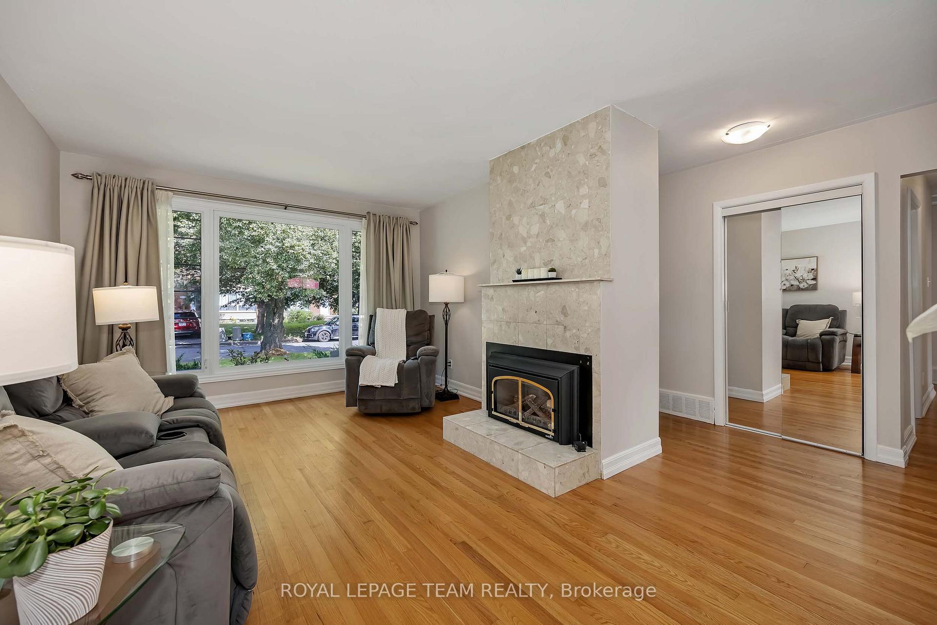 Photo 2 of 2196 Carnegie Street, Ottawa, Elmvale Acres/Urbandale — HOMEH