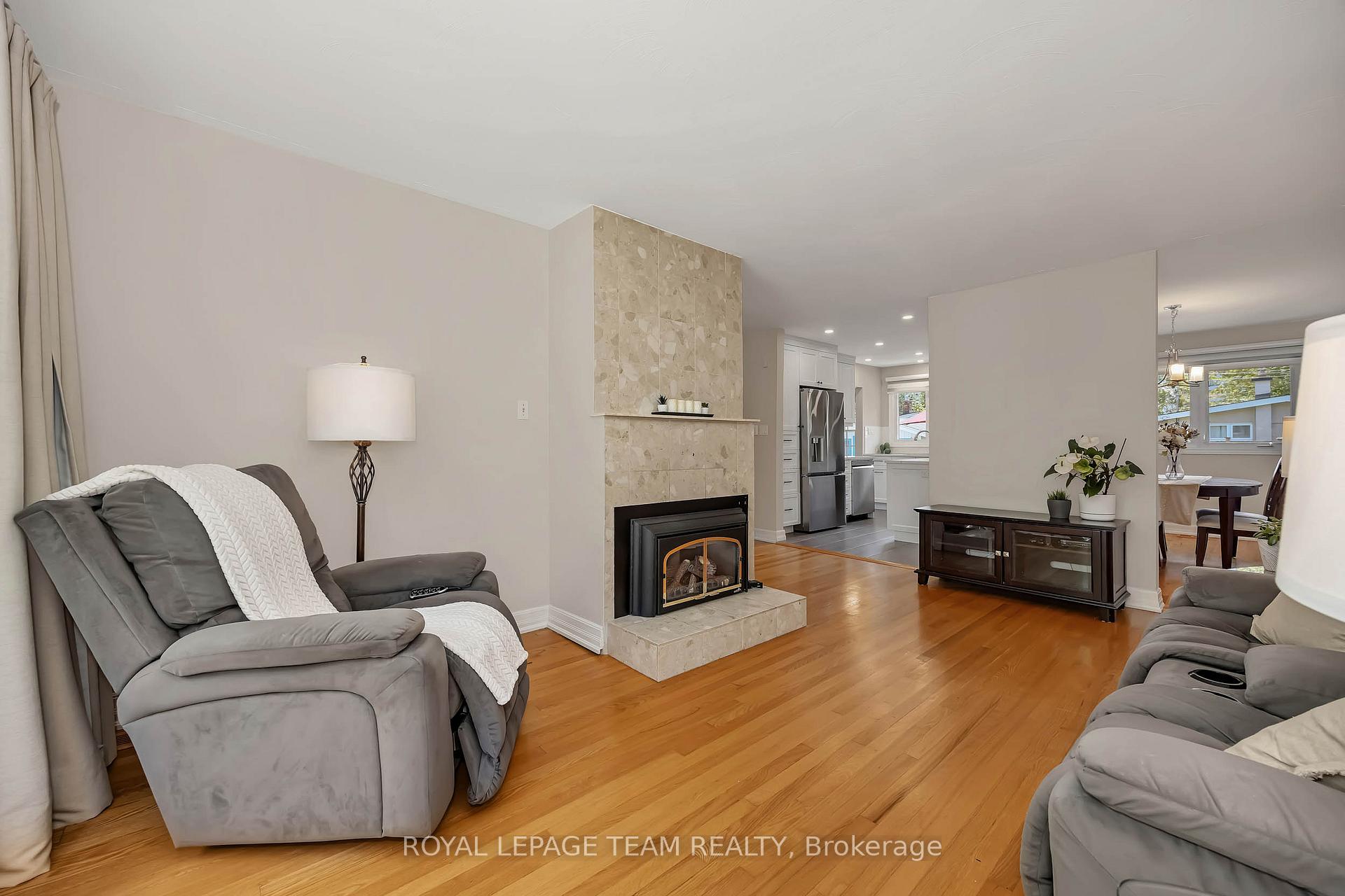 Photo 3 of 2196 Carnegie Street, Ottawa, Elmvale Acres/Urbandale — HOMEH