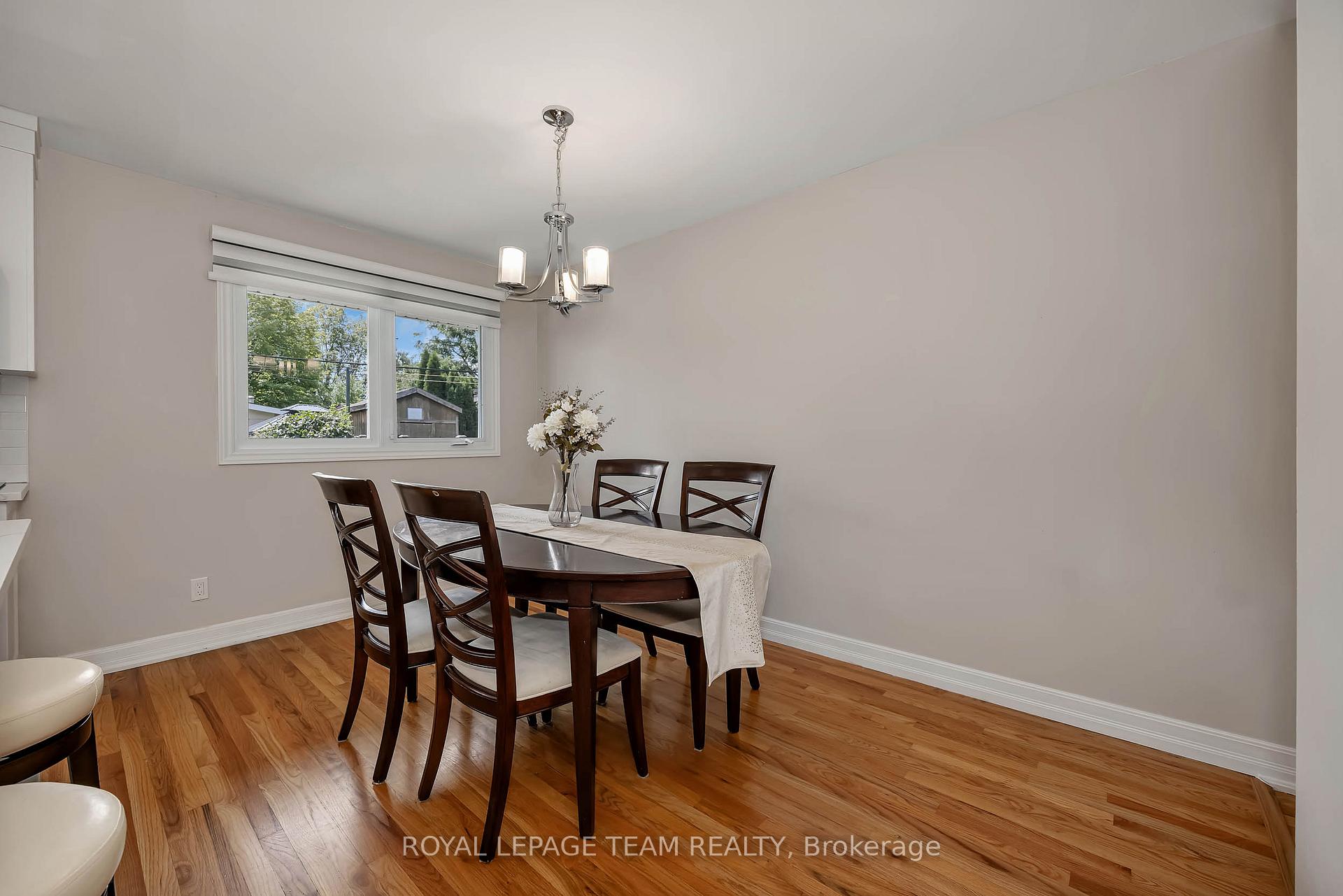 Photo 4 of 2196 Carnegie Street, Ottawa, Elmvale Acres/Urbandale — HOMEH