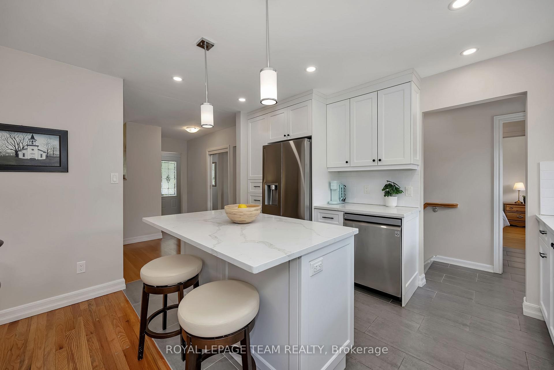 Photo 6 of 2196 Carnegie Street, Ottawa, Elmvale Acres/Urbandale — HOMEH