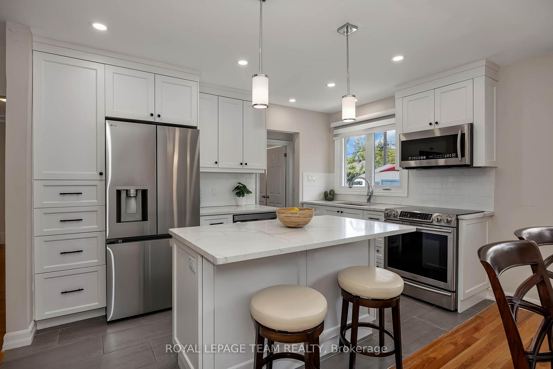 Photo 8 of 2196 Carnegie Street, Ottawa, Elmvale Acres/Urbandale — HOMEH