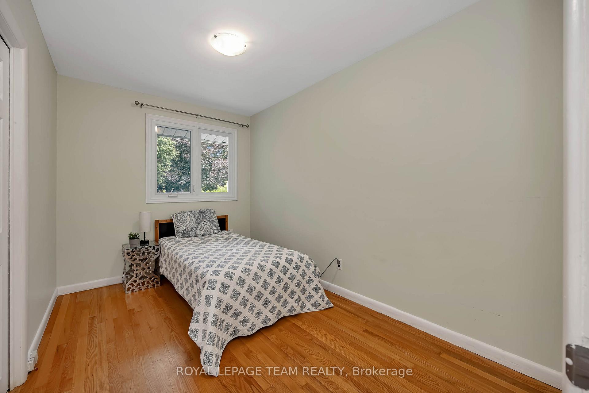 Photo 13 of 2196 Carnegie Street, Ottawa, Elmvale Acres/Urbandale — HOMEH