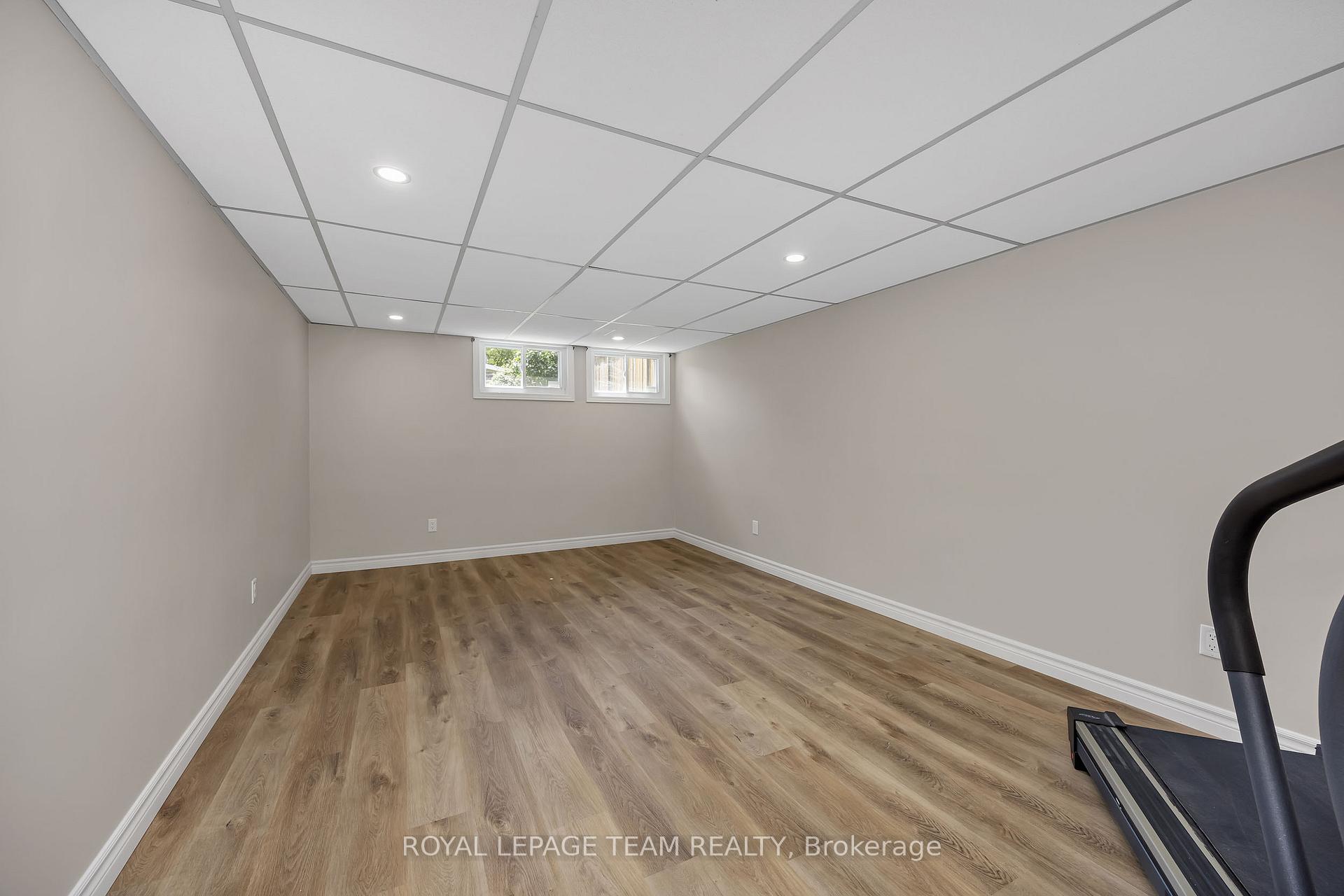 Photo 18 of 2196 Carnegie Street, Ottawa, Elmvale Acres/Urbandale — HOMEH