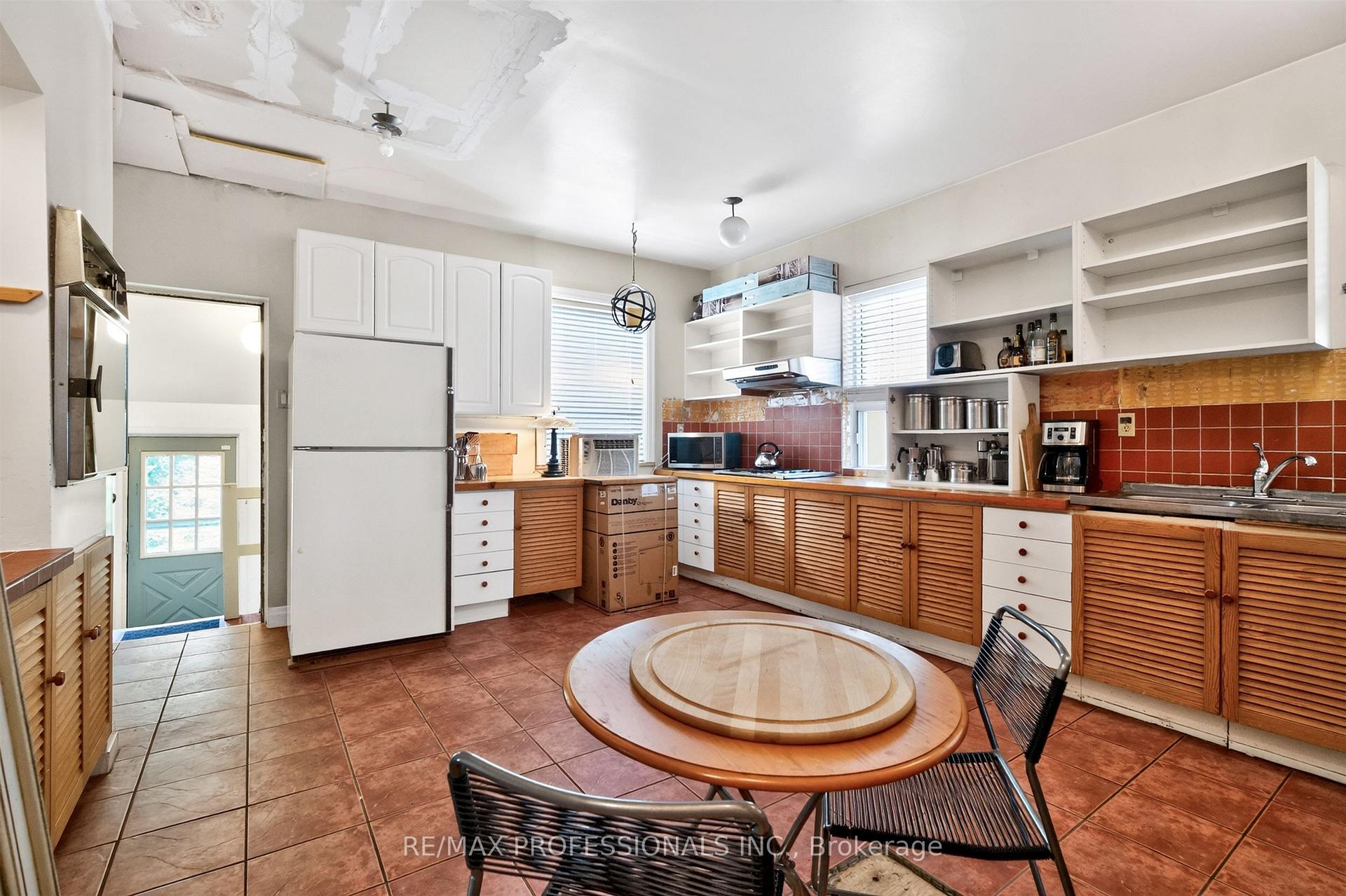 Photo 14 of 284 Indian Road, Toronto, High Park-Swansea — HOMEH
