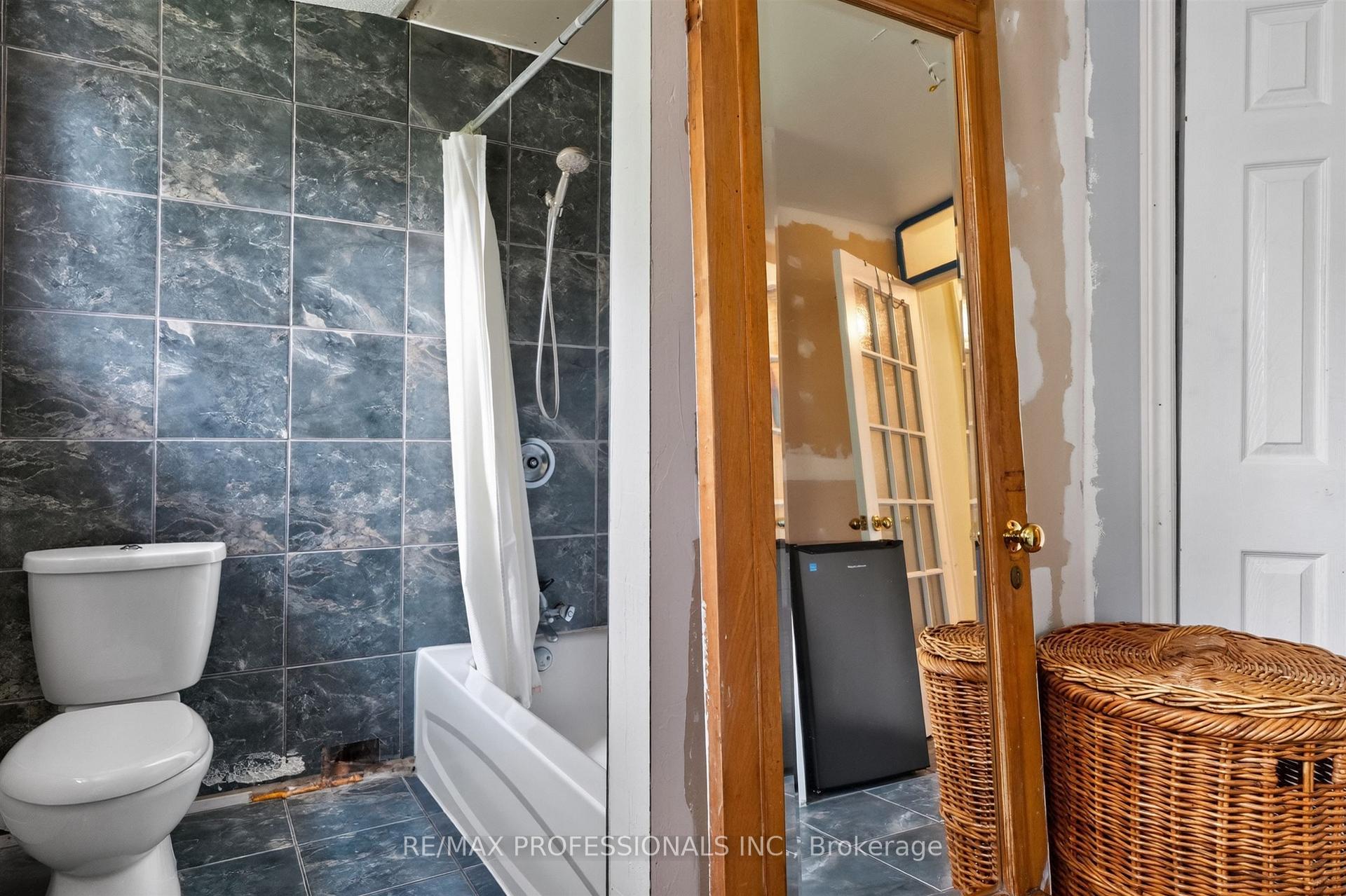 Photo 25 of 284 Indian Road, Toronto, High Park-Swansea — HOMEH