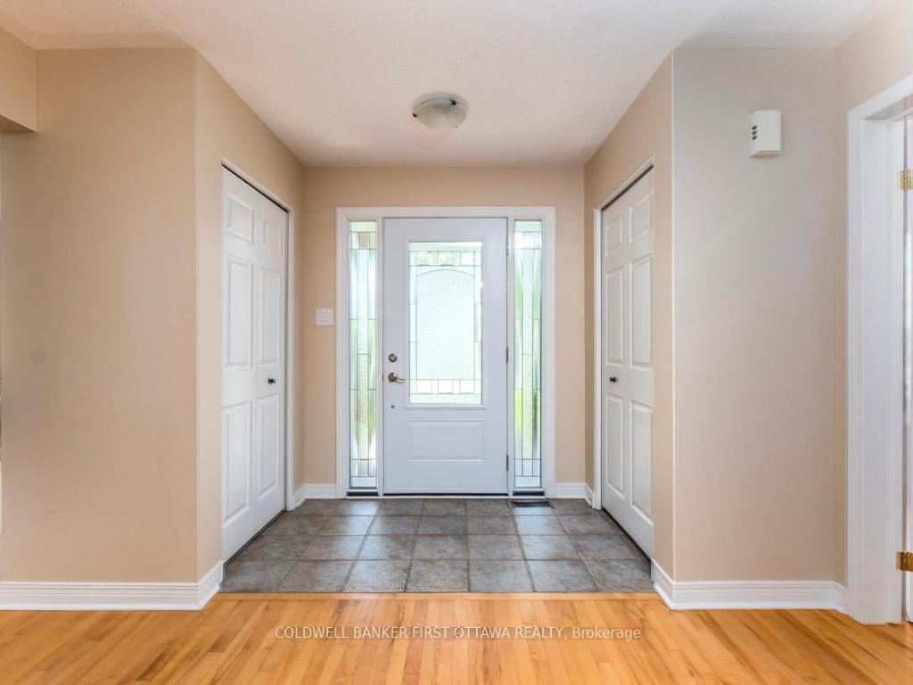 Photo 4 of 5 Hearn Crescent, Ottawa, Stittsville (South) — HOMEH