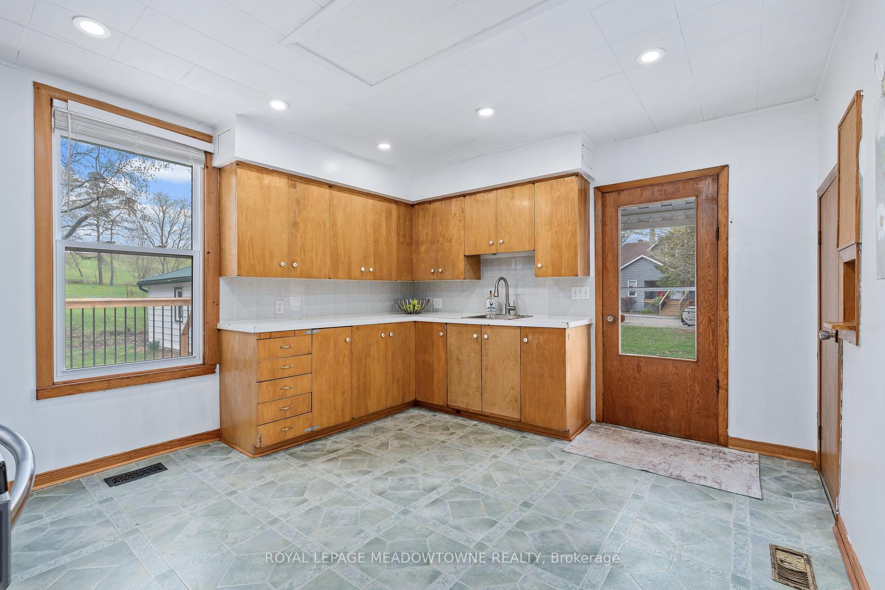 Photo 9 of 1442 Mill Street, Caledon, Cheltenham — HOMEH