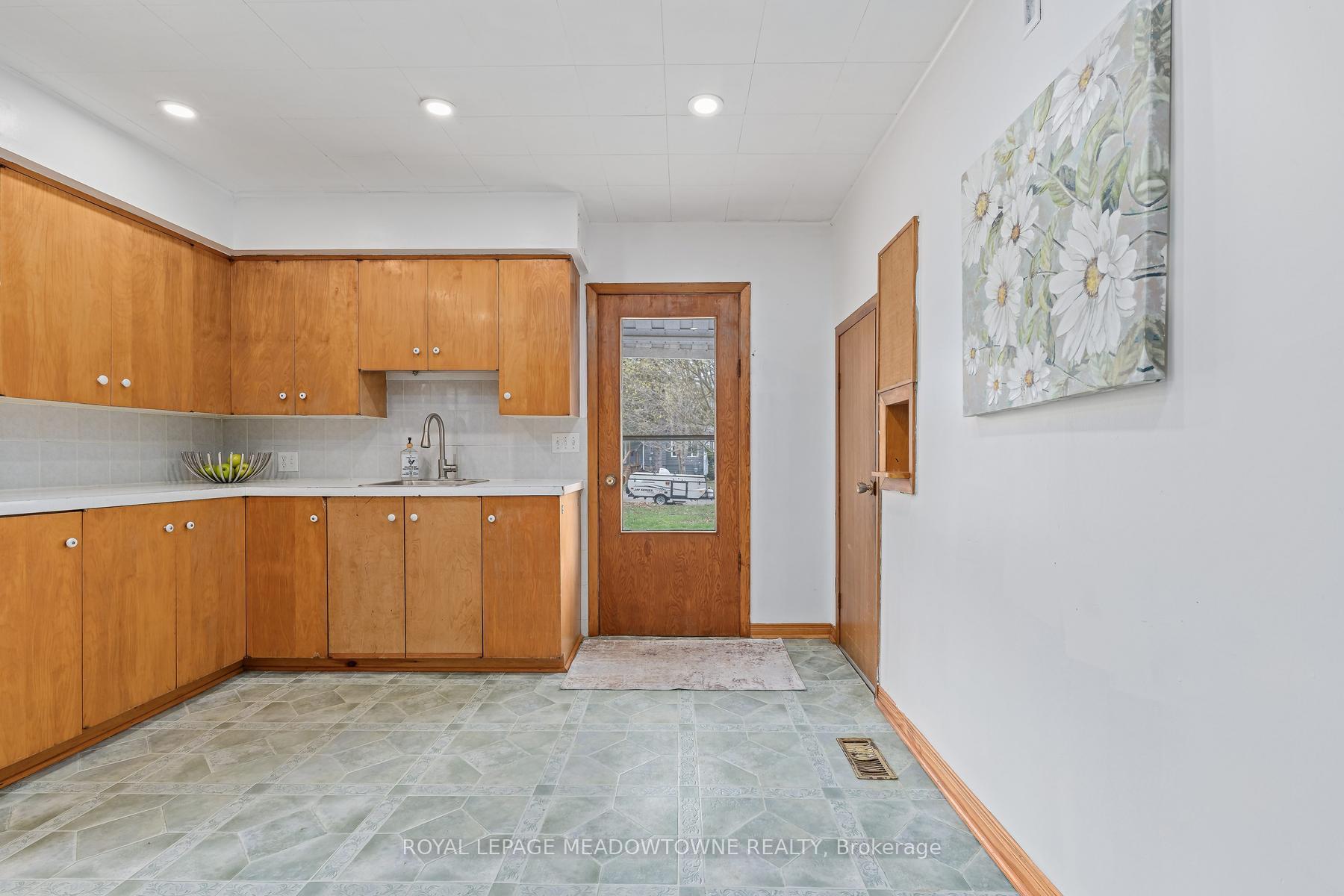 Photo 8 of 1442 Mill Street, Caledon, Cheltenham — HOMEH