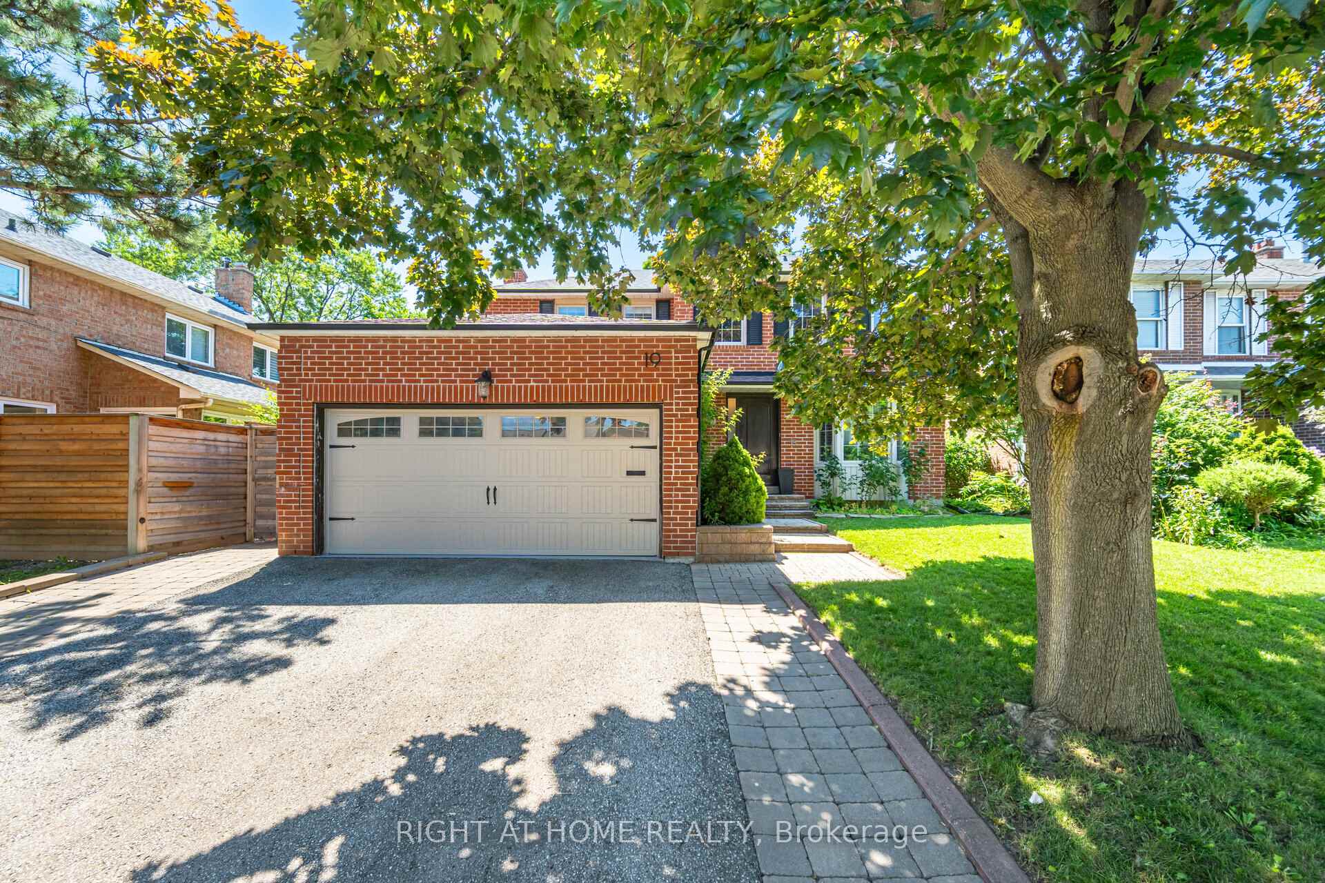 Photo 1 of 19 Talgarth Road, Etobicoke, Eringate-Centennial-West Deane — HOMEH