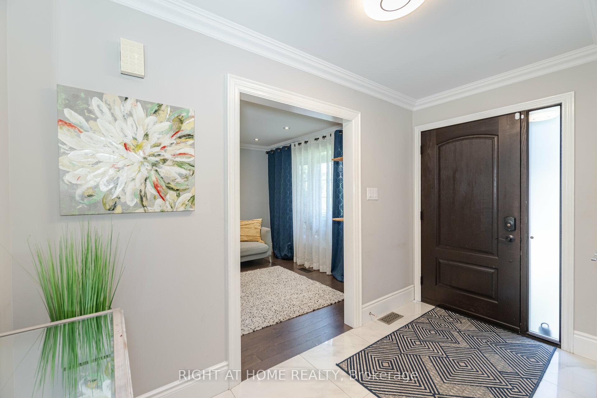 Photo 3 of 19 Talgarth Road, Etobicoke, Eringate-Centennial-West Deane — HOMEH