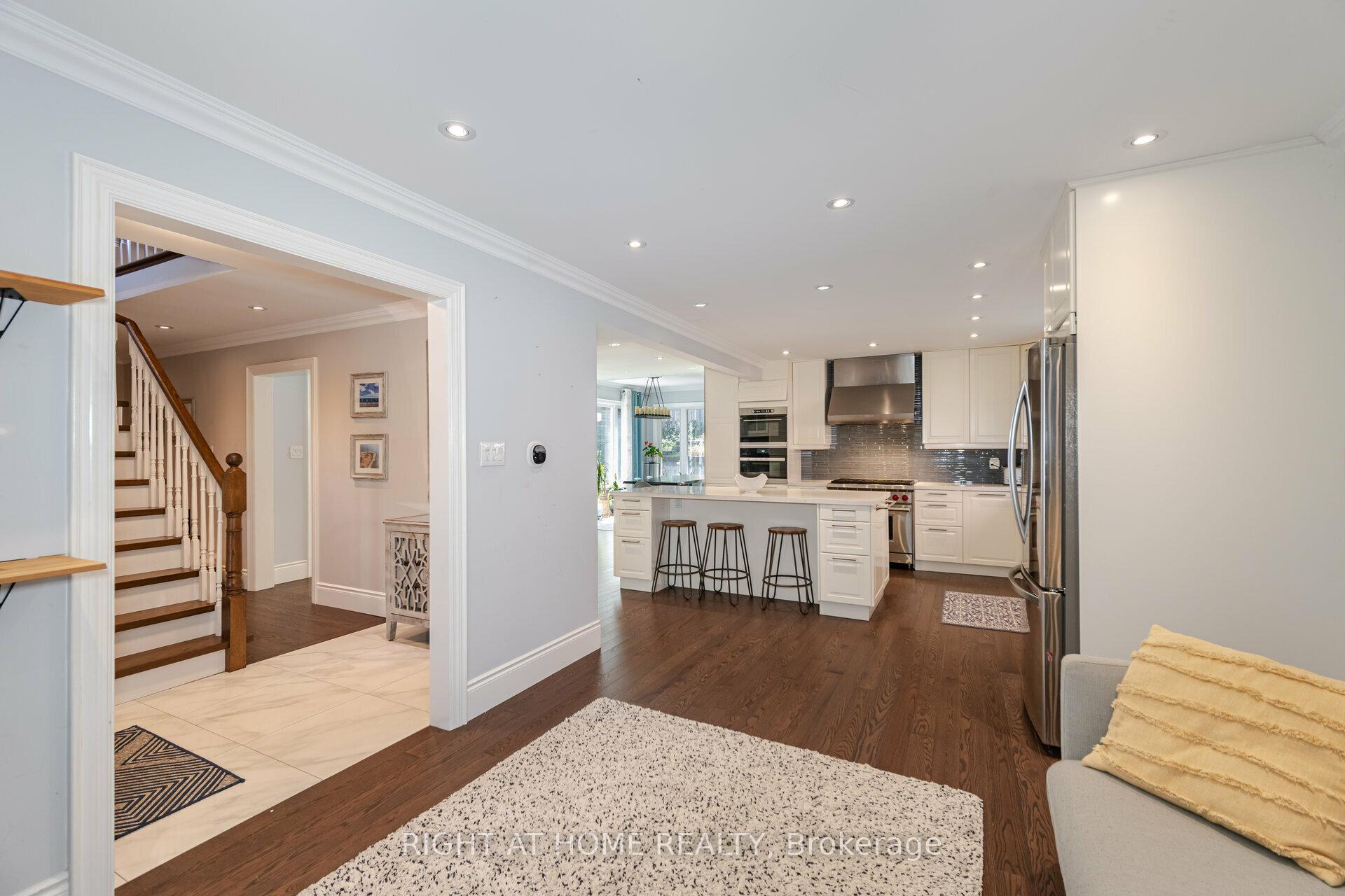 Photo 4 of 19 Talgarth Road, Etobicoke, Eringate-Centennial-West Deane — HOMEH