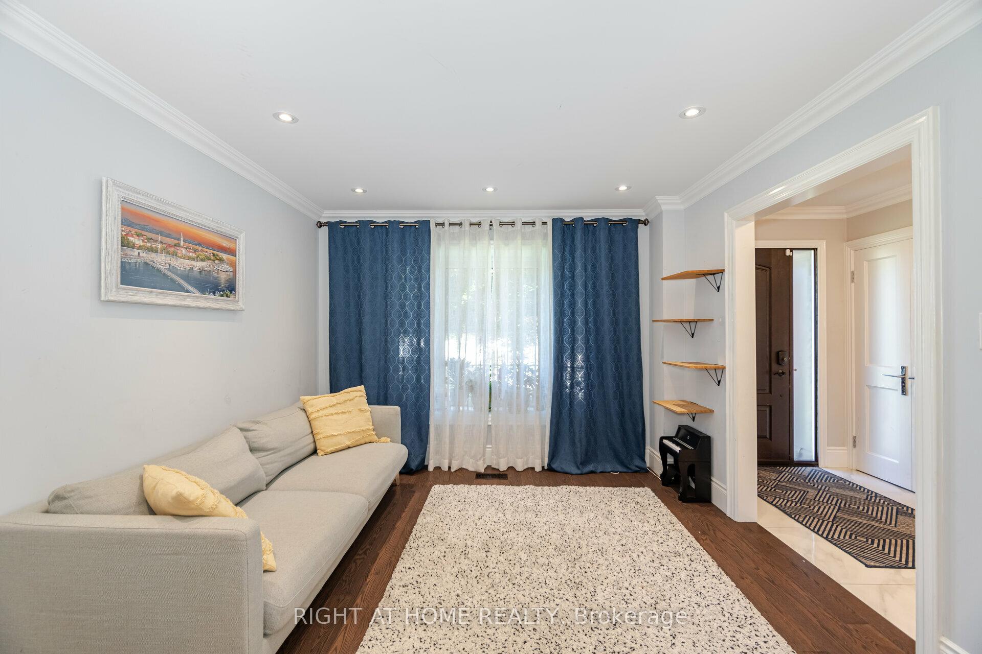 Photo 5 of 19 Talgarth Road, Etobicoke, Eringate-Centennial-West Deane — HOMEH