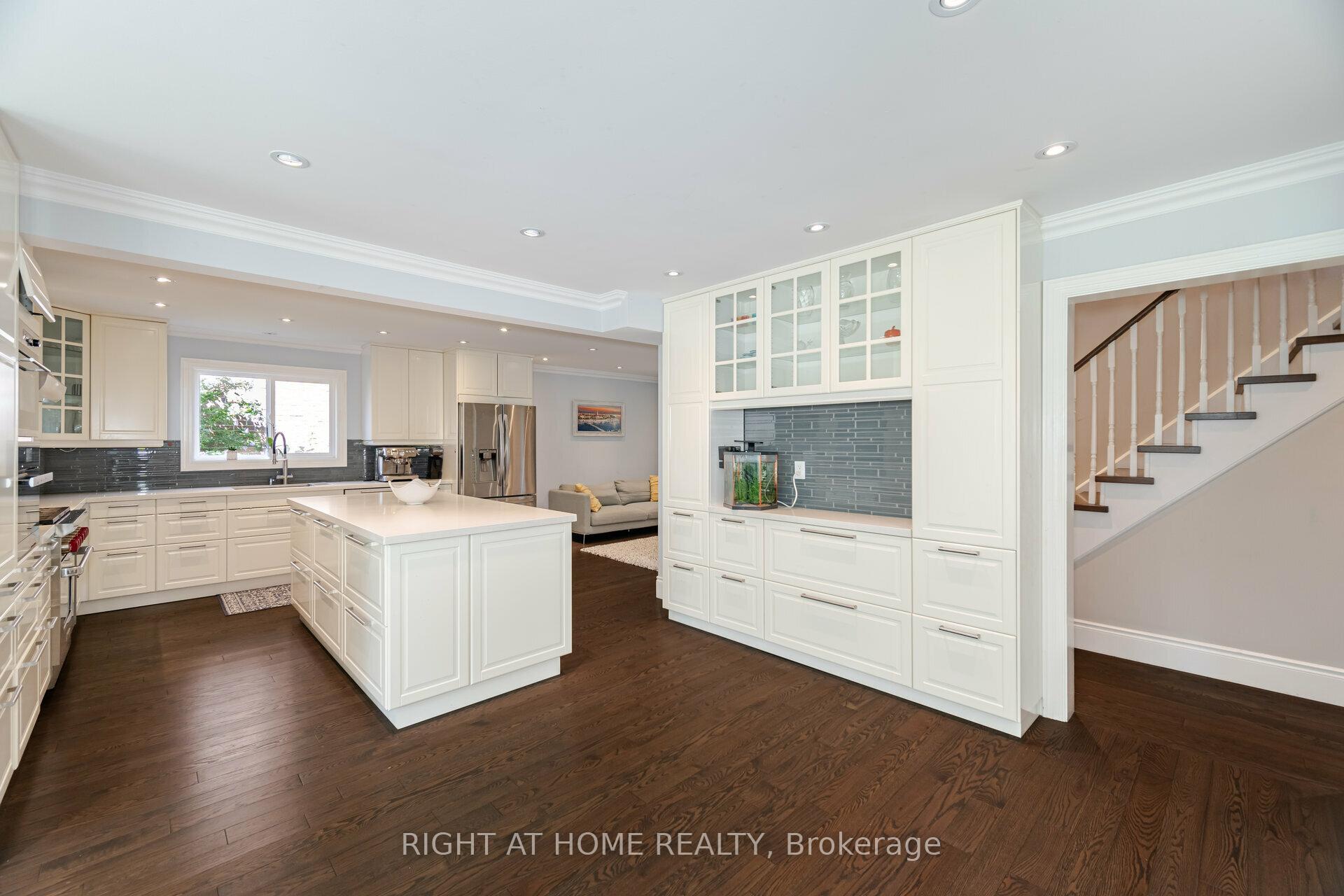 Photo 6 of 19 Talgarth Road, Etobicoke, Eringate-Centennial-West Deane — HOMEH