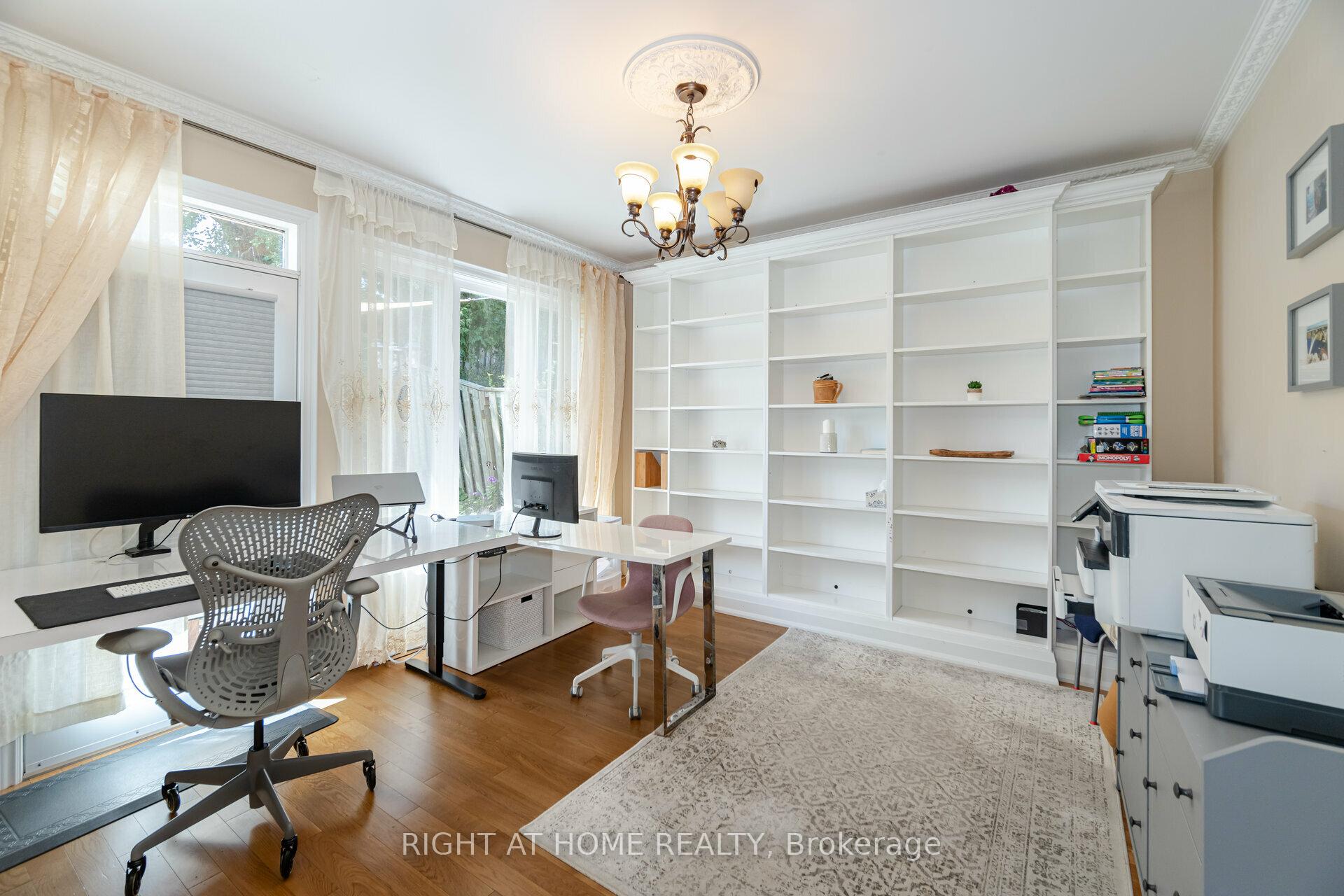 Photo 13 of 19 Talgarth Road, Etobicoke, Eringate-Centennial-West Deane — HOMEH