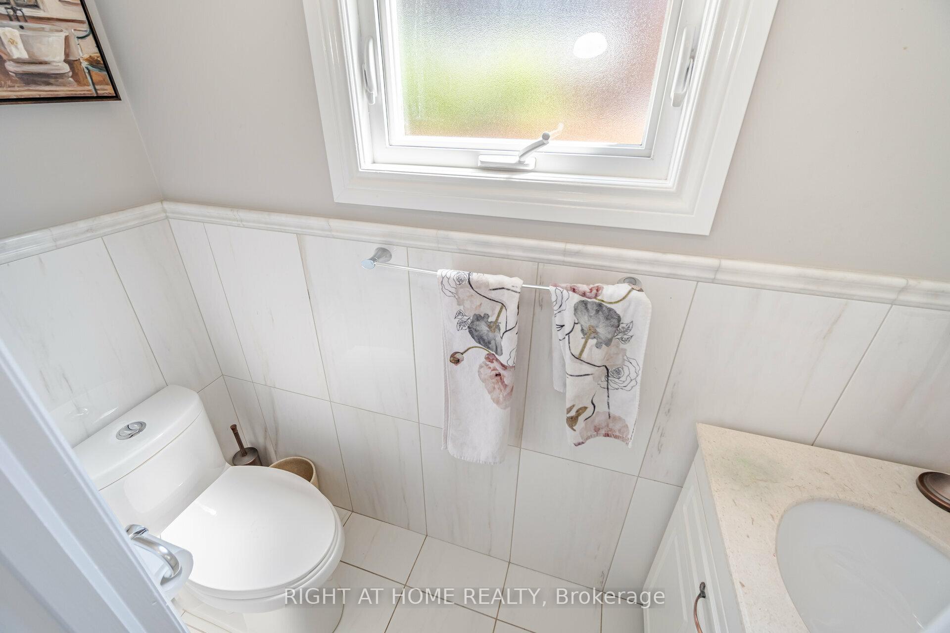 Photo 14 of 19 Talgarth Road, Etobicoke, Eringate-Centennial-West Deane — HOMEH