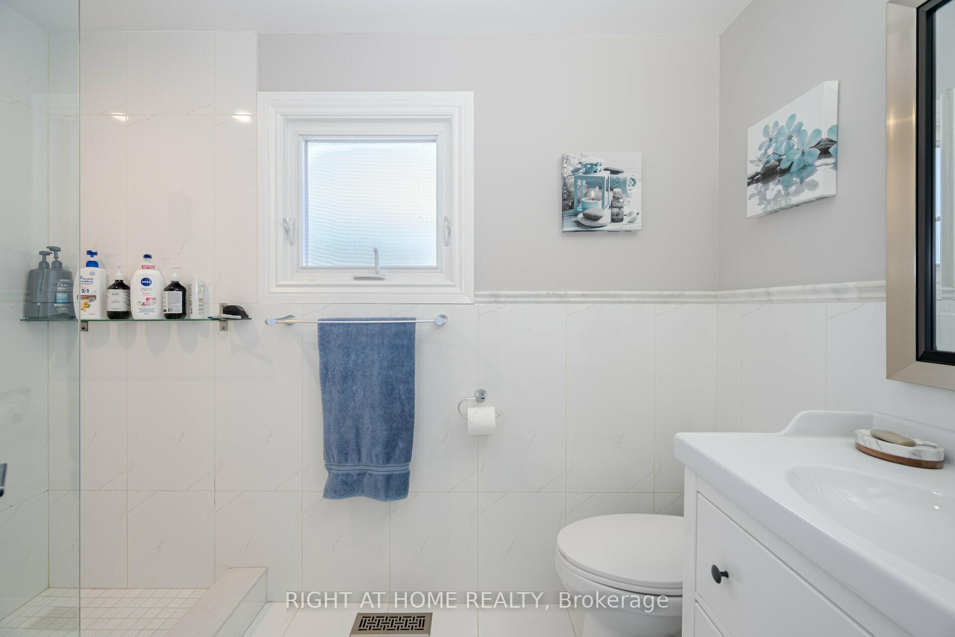 Photo 20 of 19 Talgarth Road, Etobicoke, Eringate-Centennial-West Deane — HOMEH