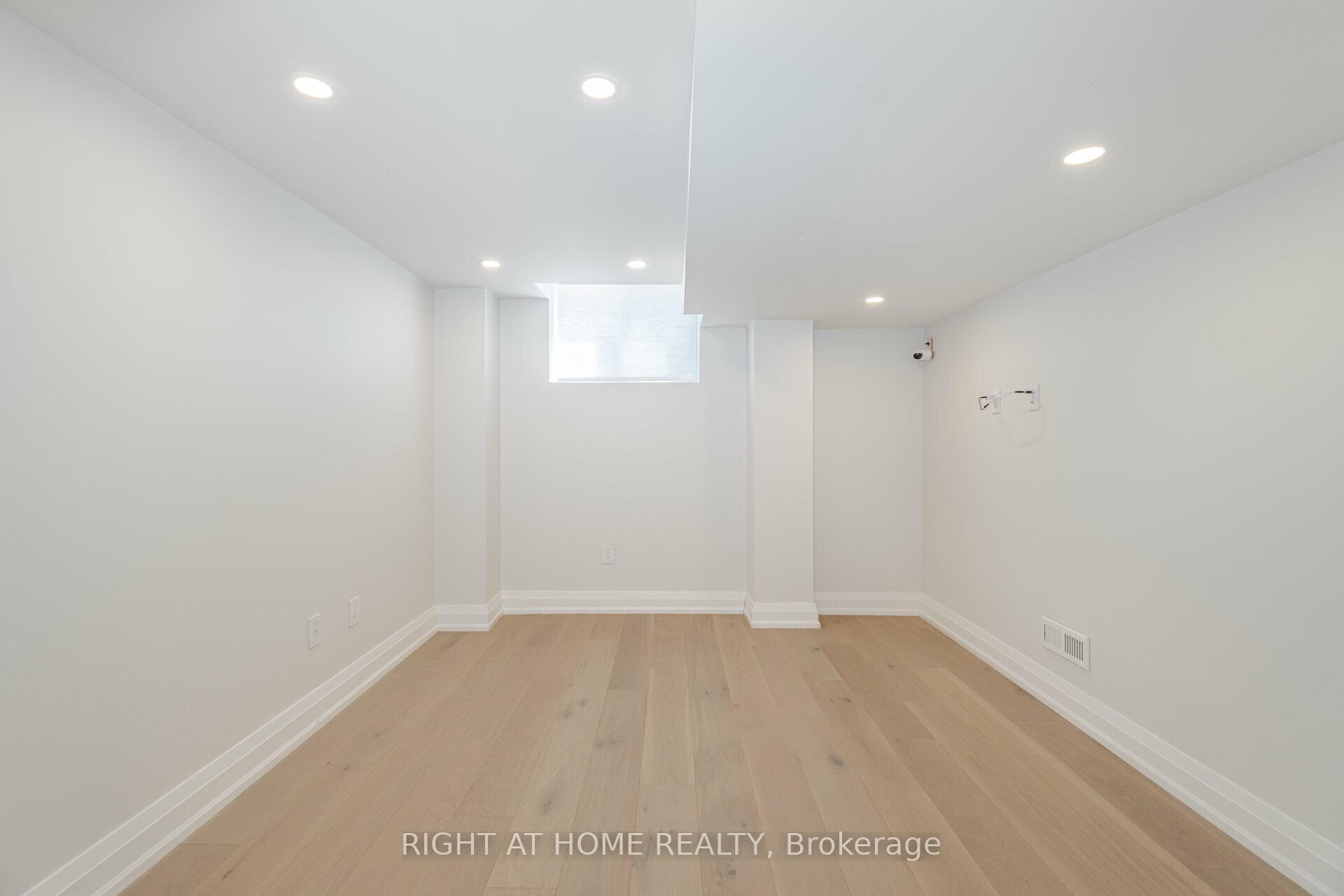 Photo 23 of 19 Talgarth Road, Etobicoke, Eringate-Centennial-West Deane — HOMEH