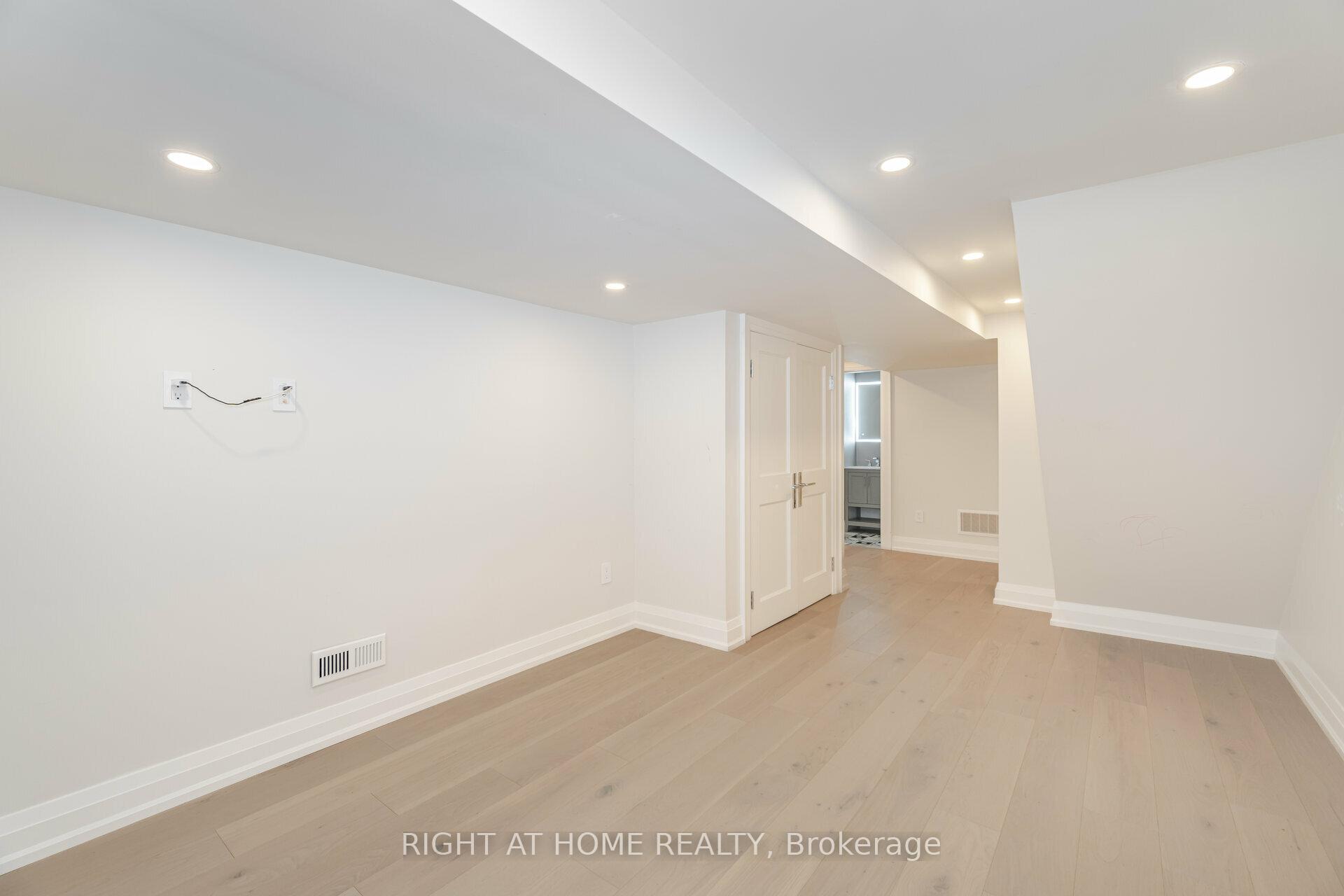 Photo 24 of 19 Talgarth Road, Etobicoke, Eringate-Centennial-West Deane — HOMEH