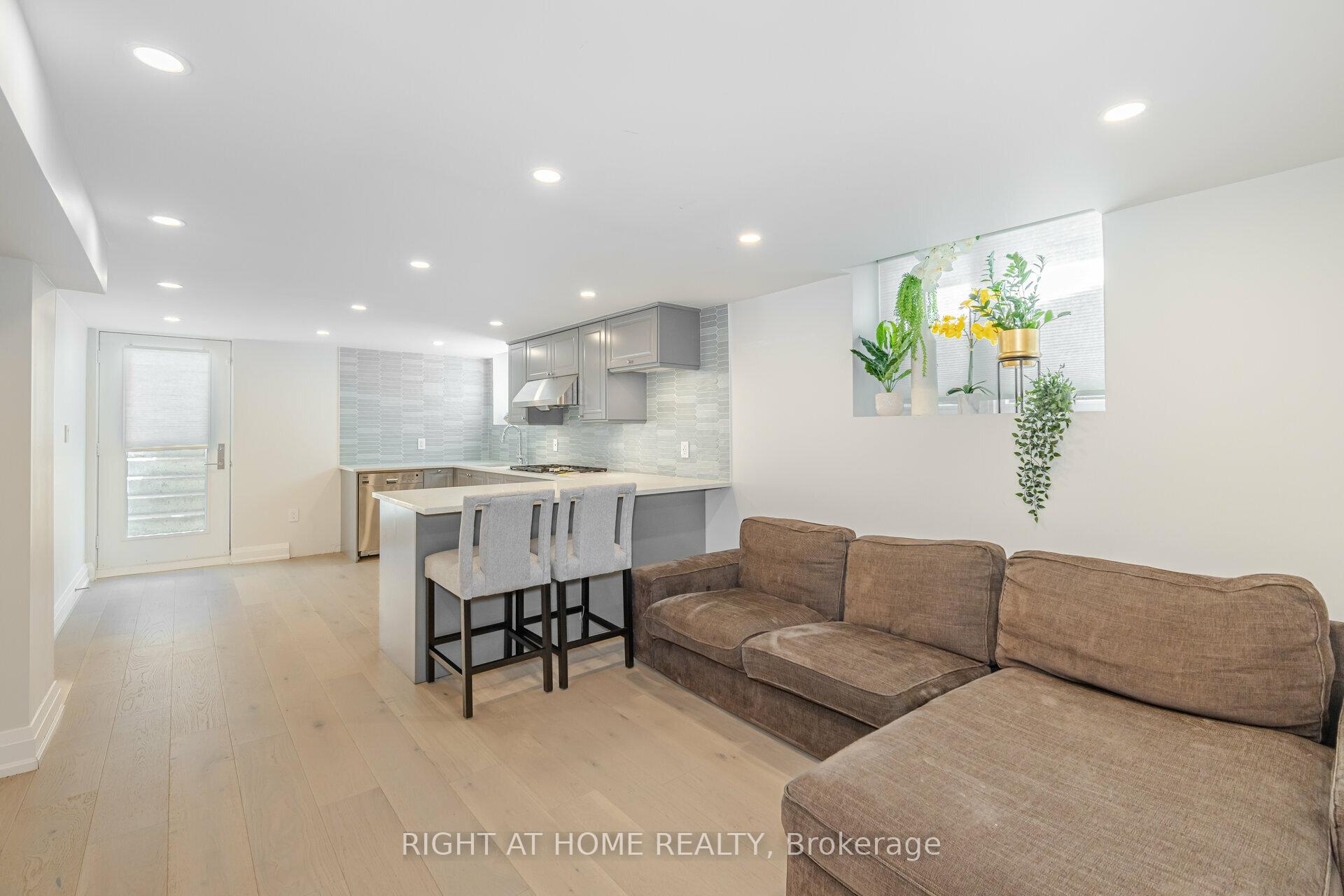 Photo 30 of 19 Talgarth Road, Etobicoke, Eringate-Centennial-West Deane — HOMEH
