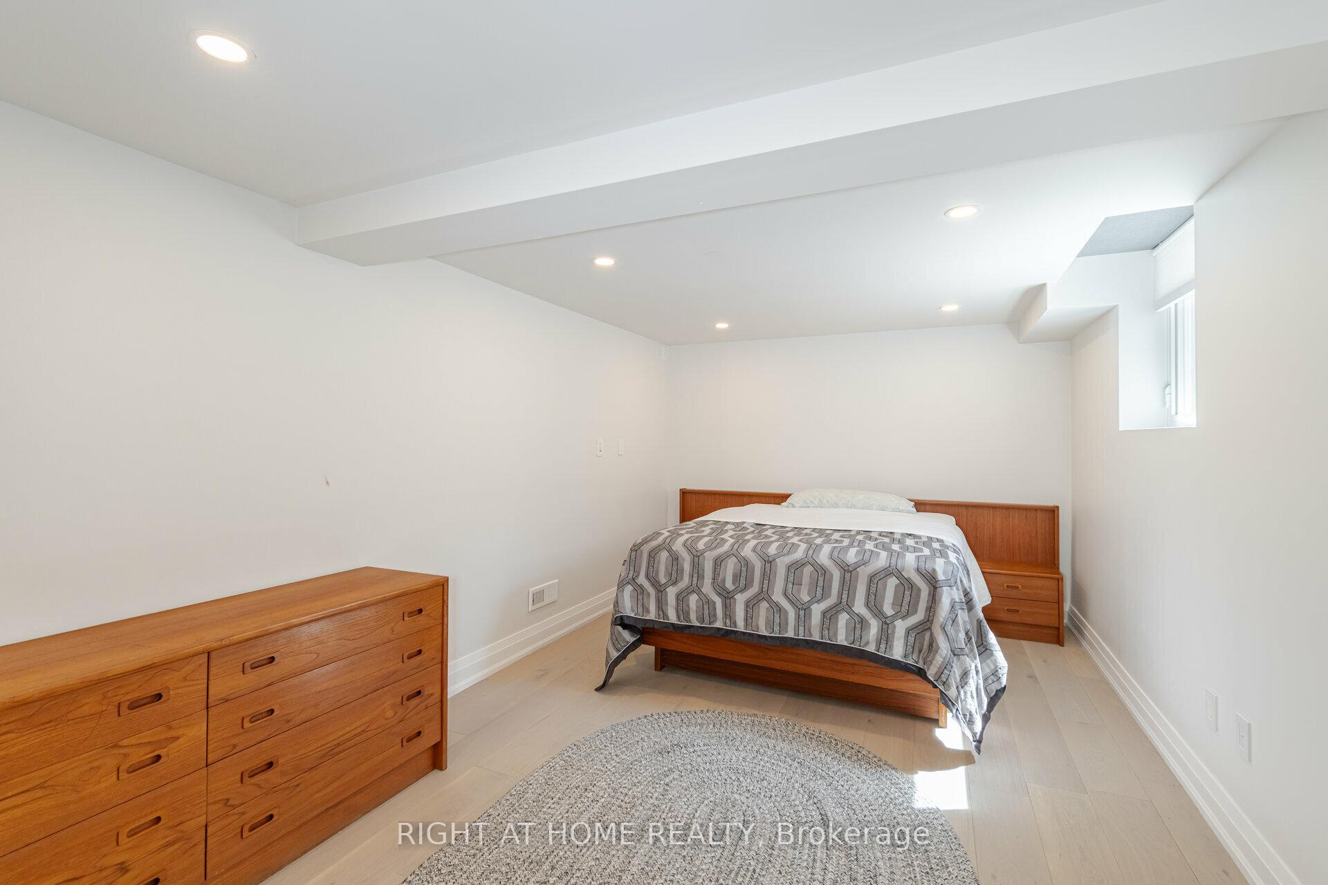 Photo 31 of 19 Talgarth Road, Etobicoke, Eringate-Centennial-West Deane — HOMEH