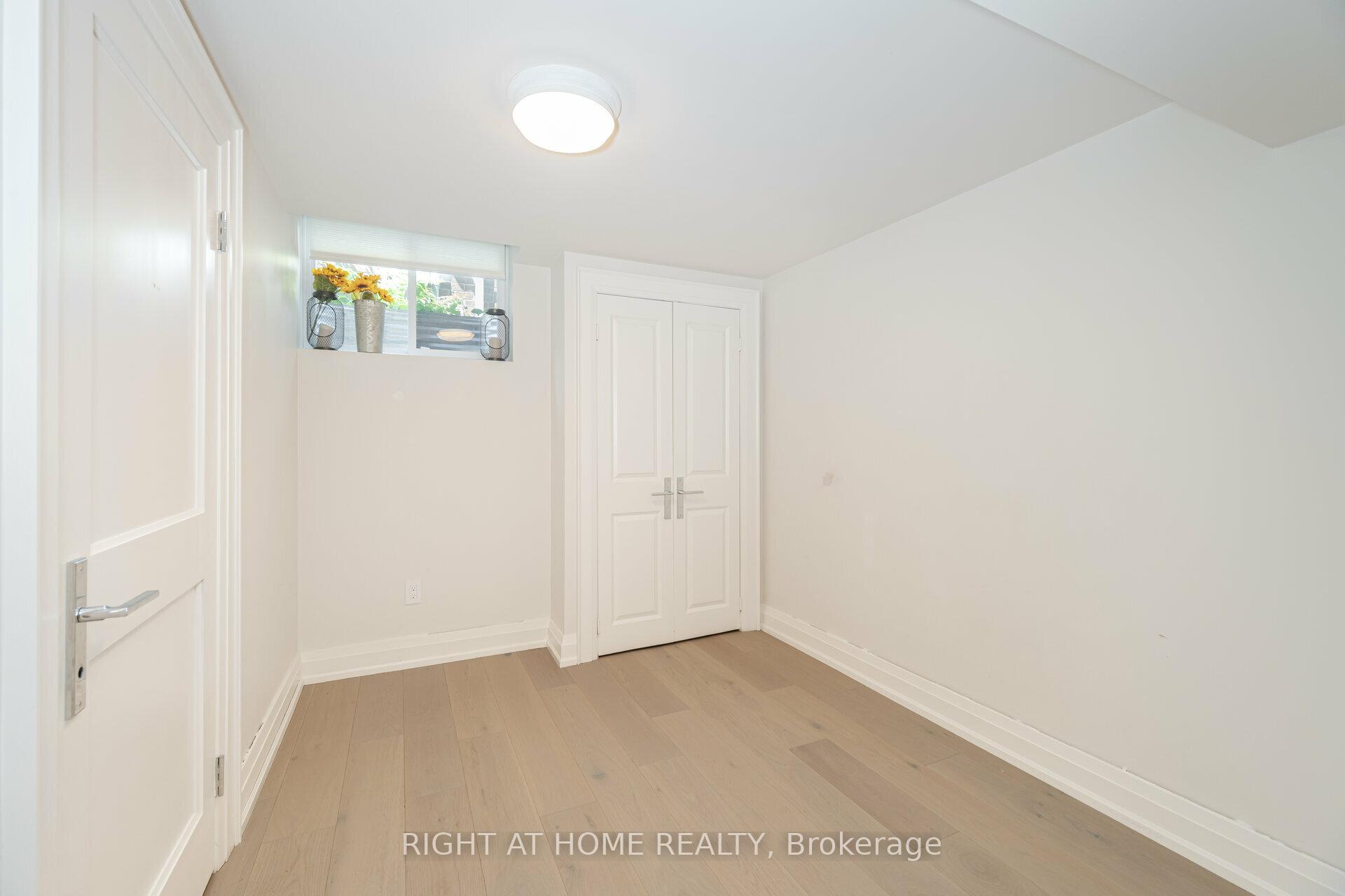 Photo 32 of 19 Talgarth Road, Etobicoke, Eringate-Centennial-West Deane — HOMEH