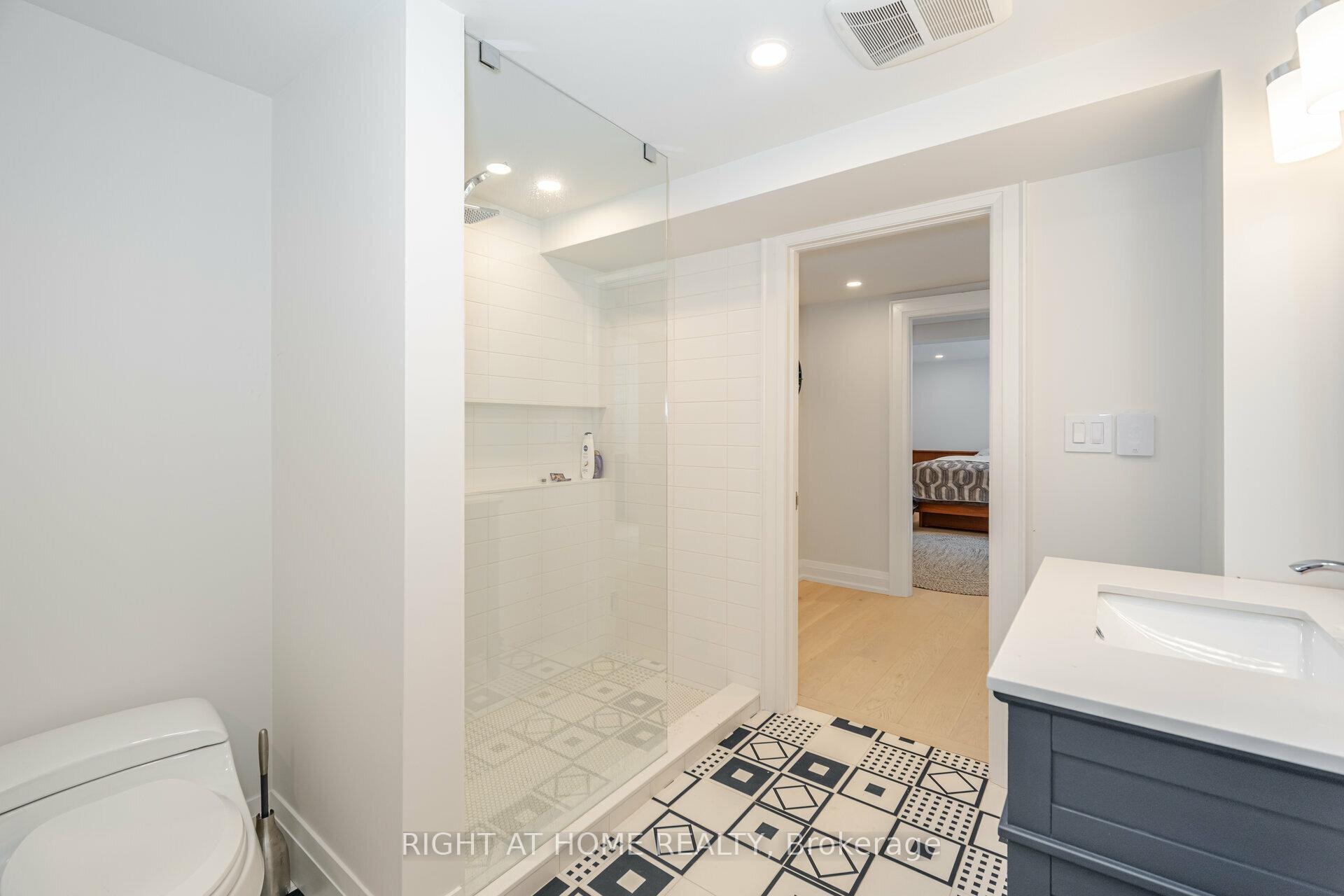Photo 34 of 19 Talgarth Road, Etobicoke, Eringate-Centennial-West Deane — HOMEH