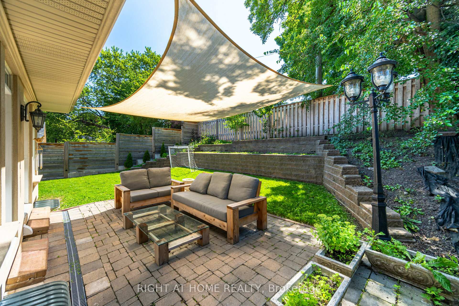 Photo 39 of 19 Talgarth Road, Etobicoke, Eringate-Centennial-West Deane — HOMEH