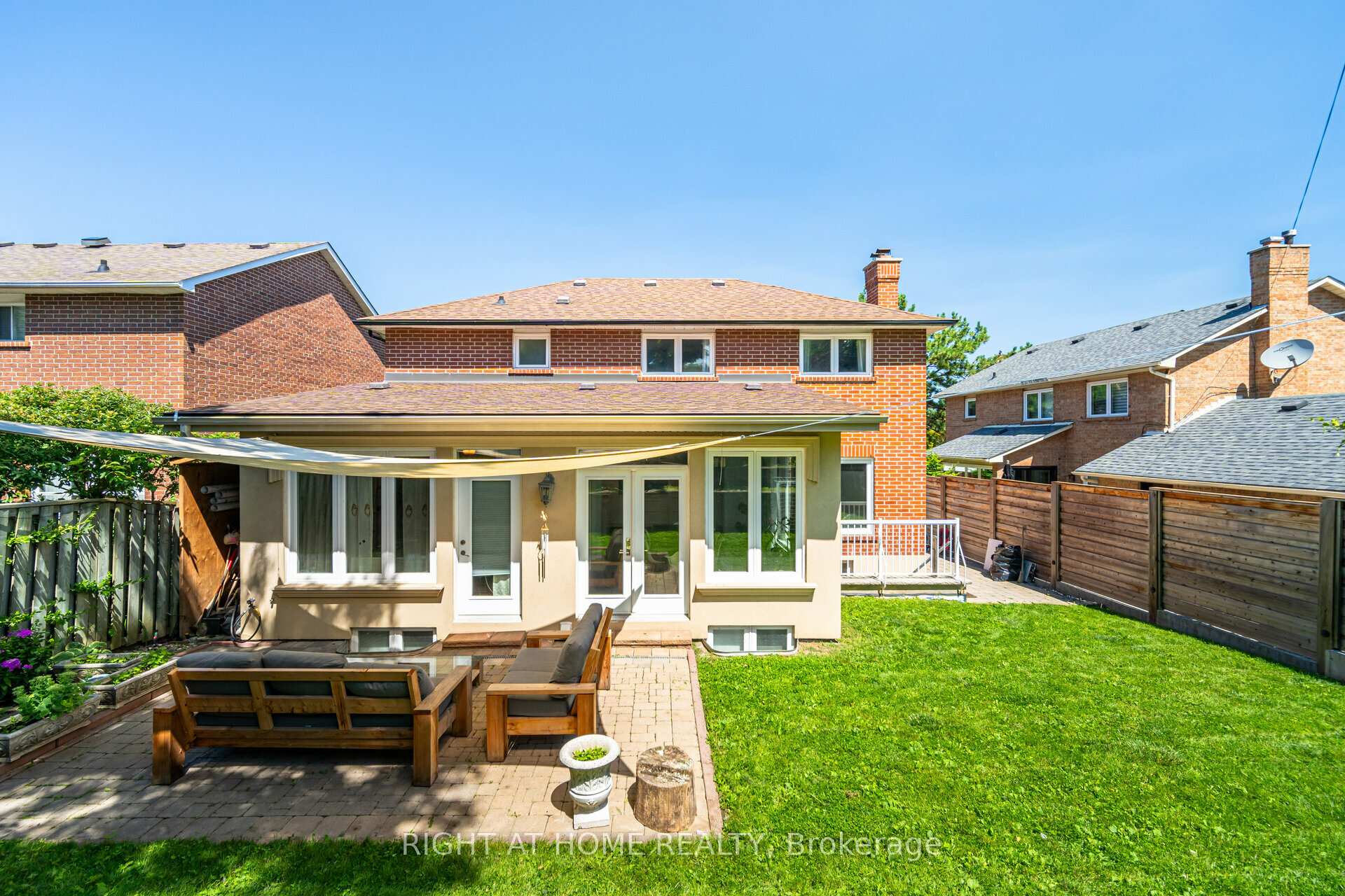 Photo 40 of 19 Talgarth Road, Etobicoke, Eringate-Centennial-West Deane — HOMEH