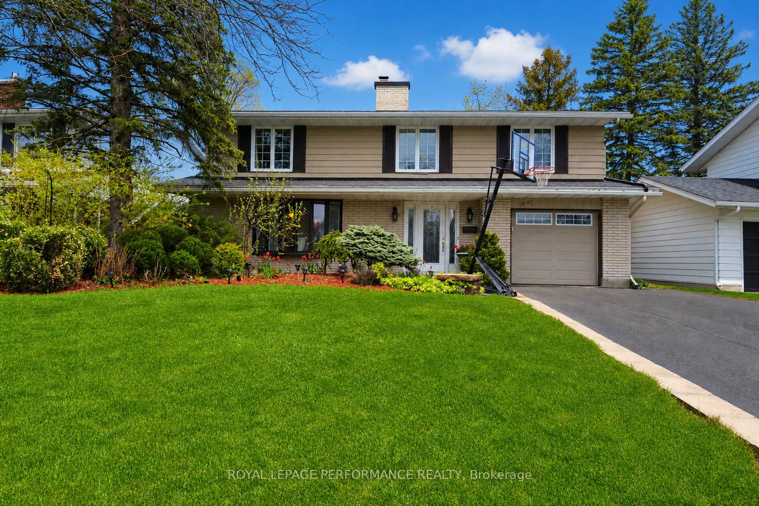 Photo 2 of 1841 Beattie Avenue, Ottawa, Playfair Park — HOMEH