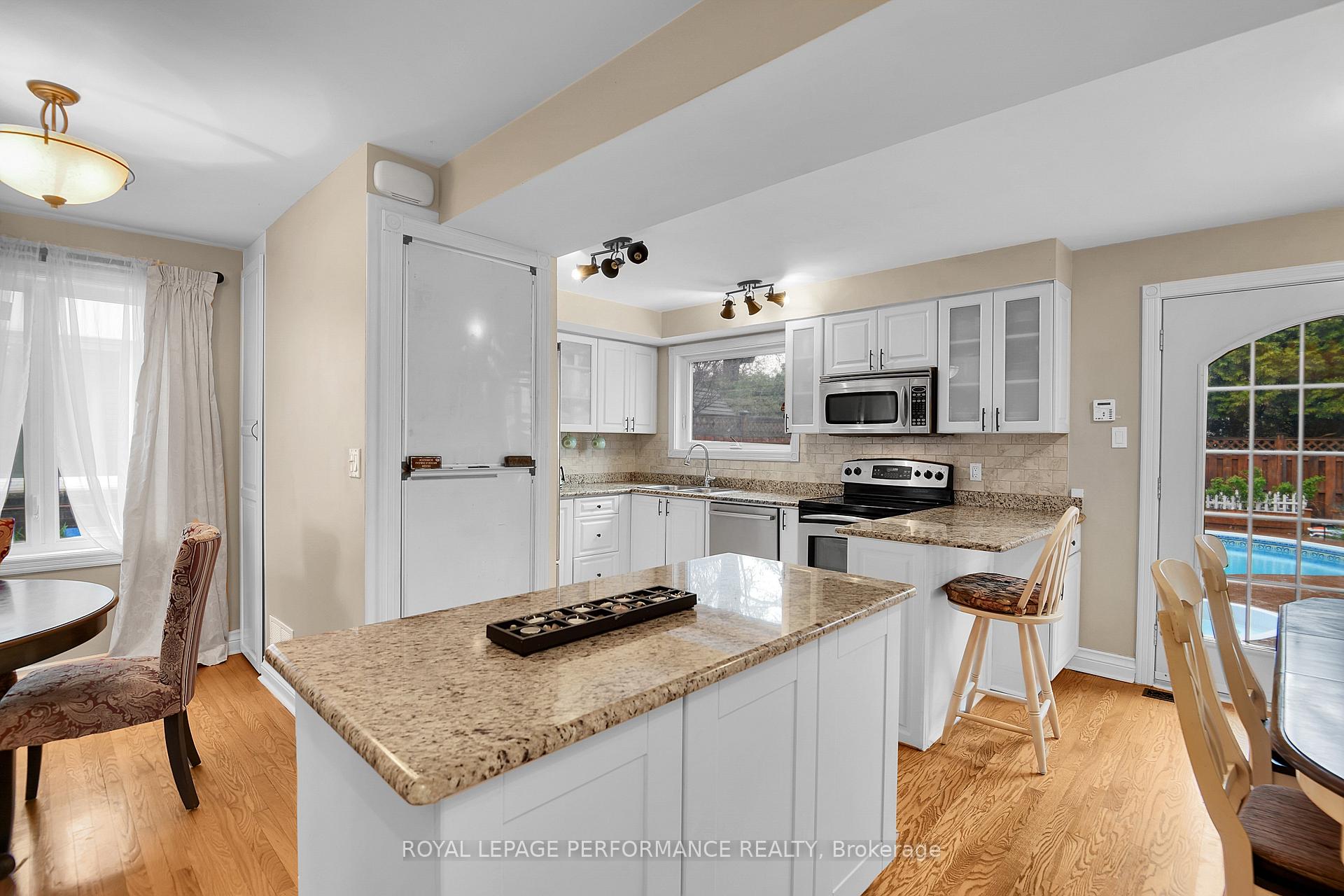 Photo 10 of 1841 Beattie Avenue, Ottawa, Playfair Park — HOMEH