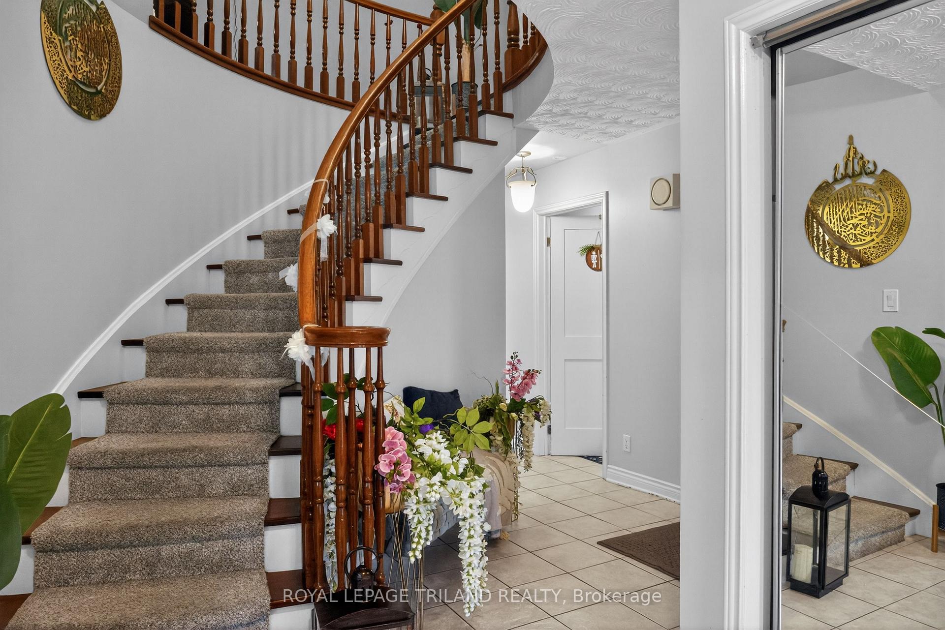Photo 5 of 112 Clarendon Crescent, London, South P — HOMEH