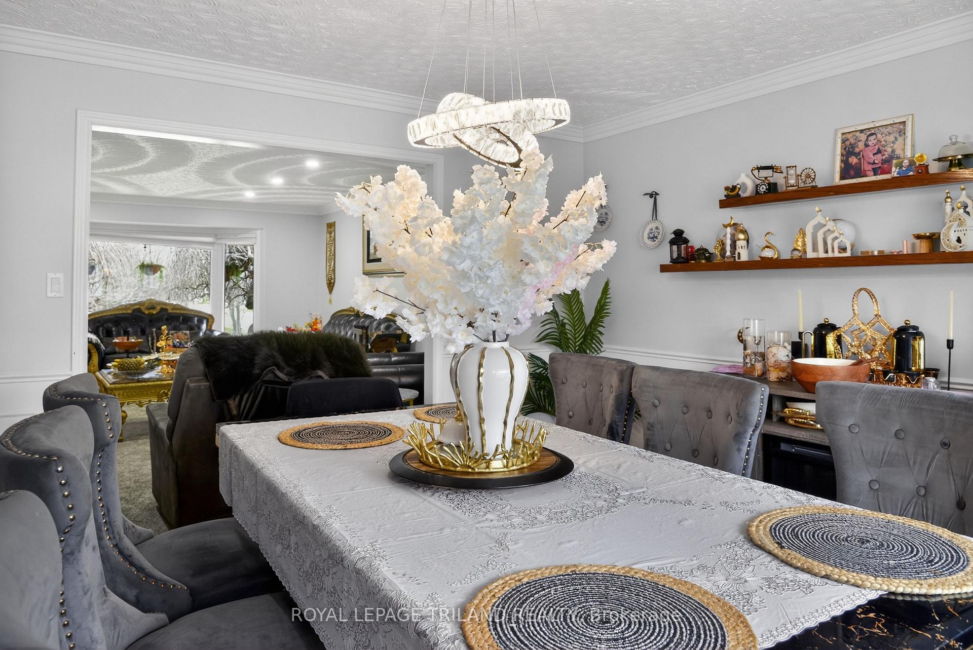 Photo 8 of 112 Clarendon Crescent, London, South P — HOMEH