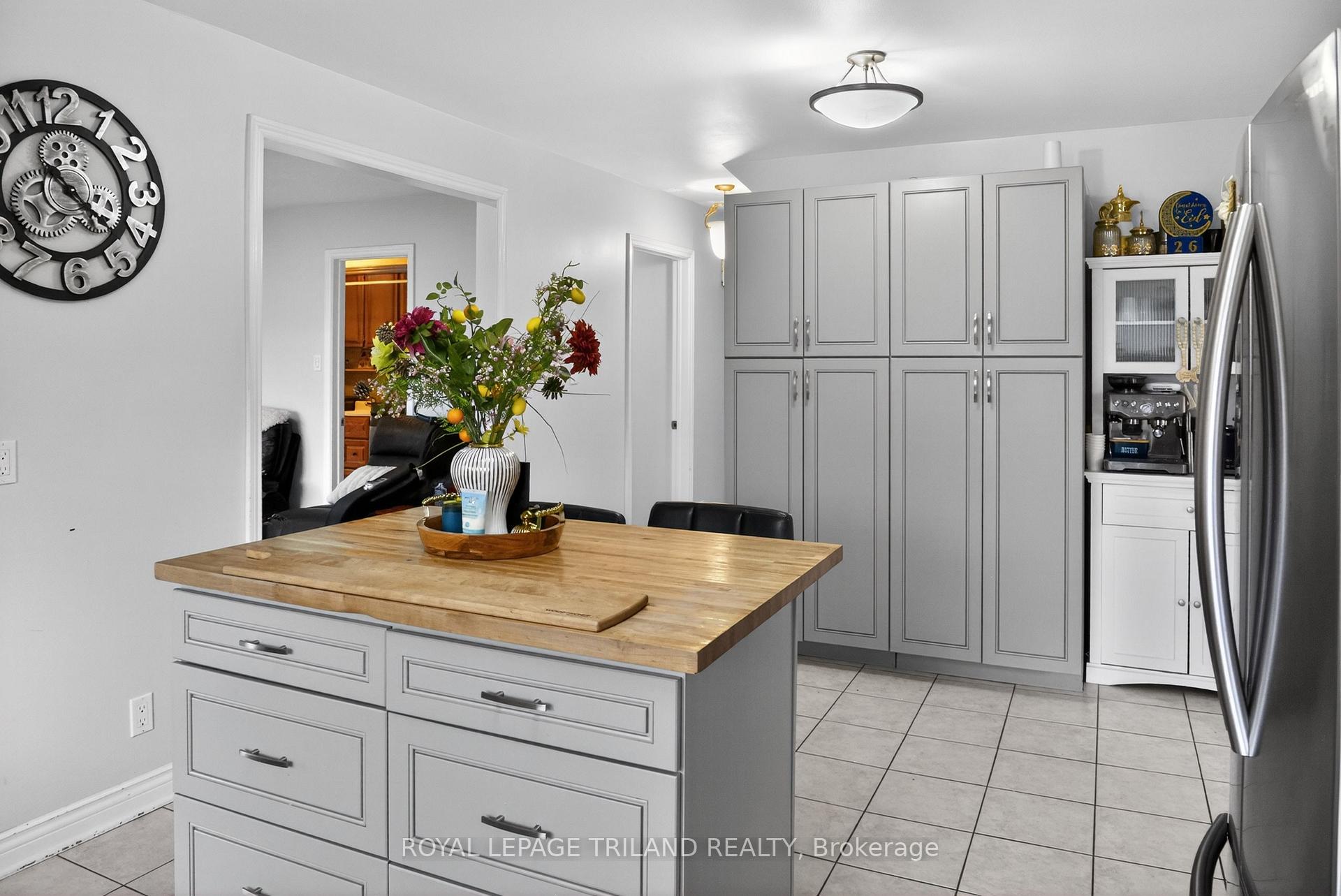 Photo 11 of 112 Clarendon Crescent, London, South P — HOMEH