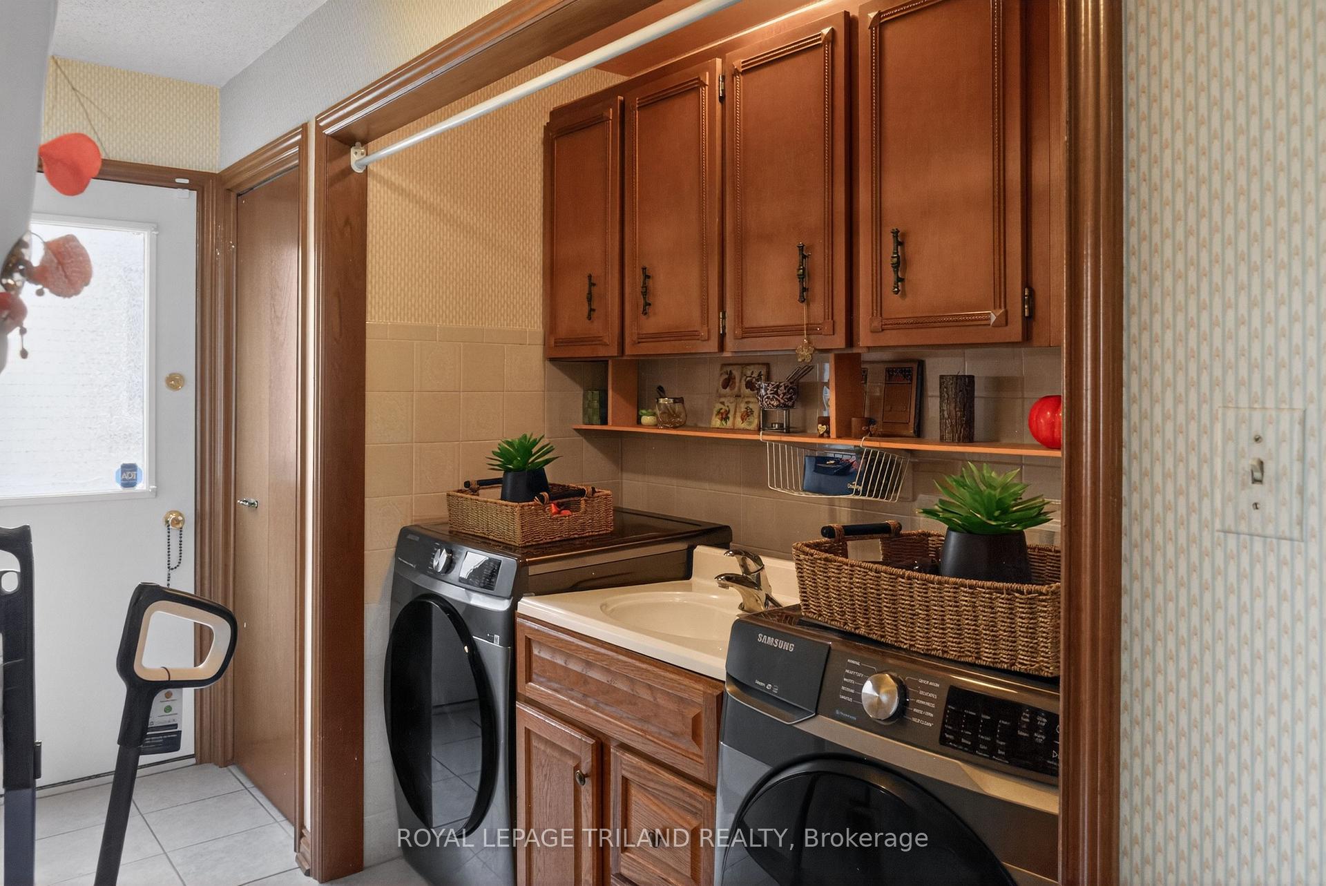 Photo 13 of 112 Clarendon Crescent, London, South P — HOMEH