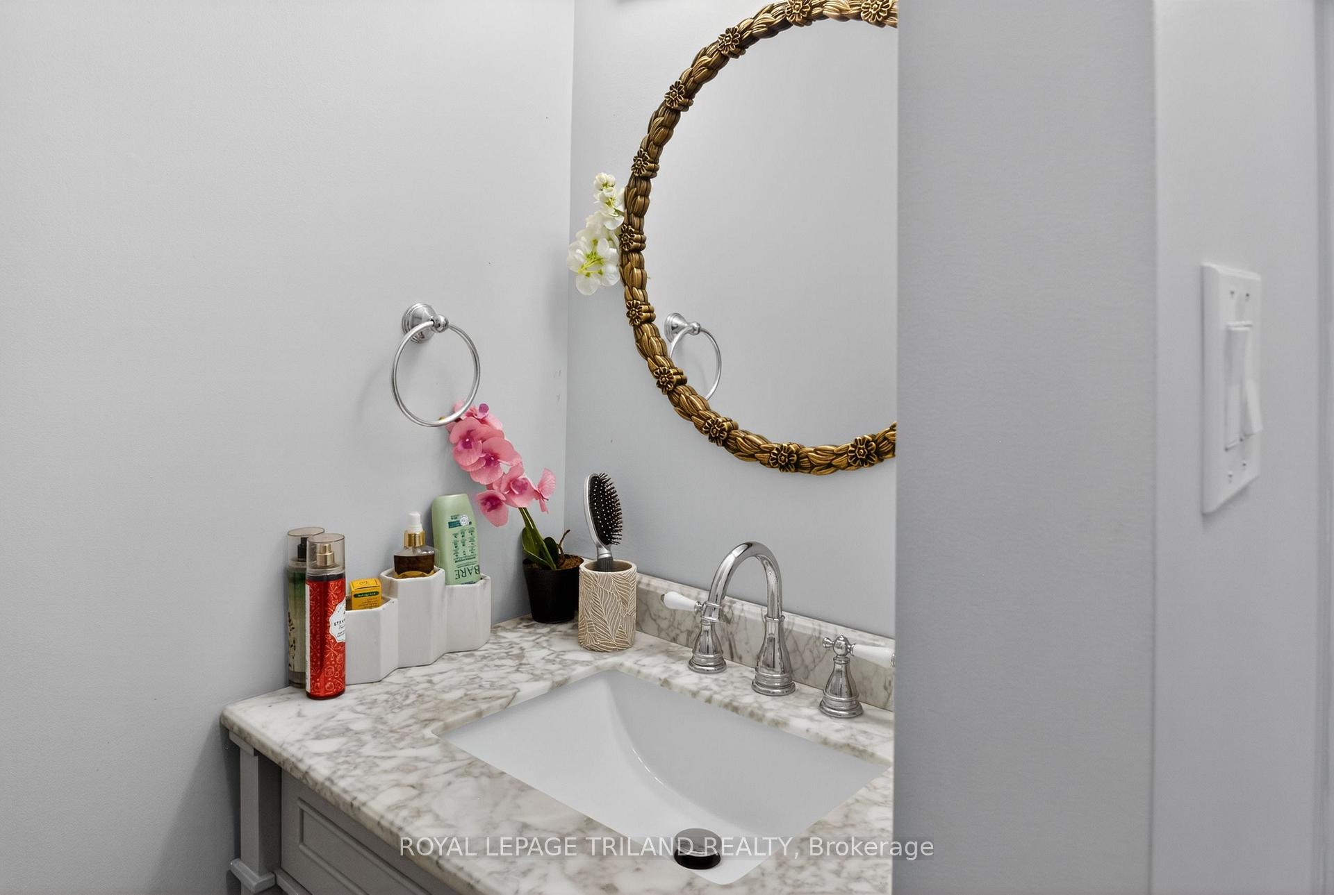 Photo 14 of 112 Clarendon Crescent, London, South P — HOMEH