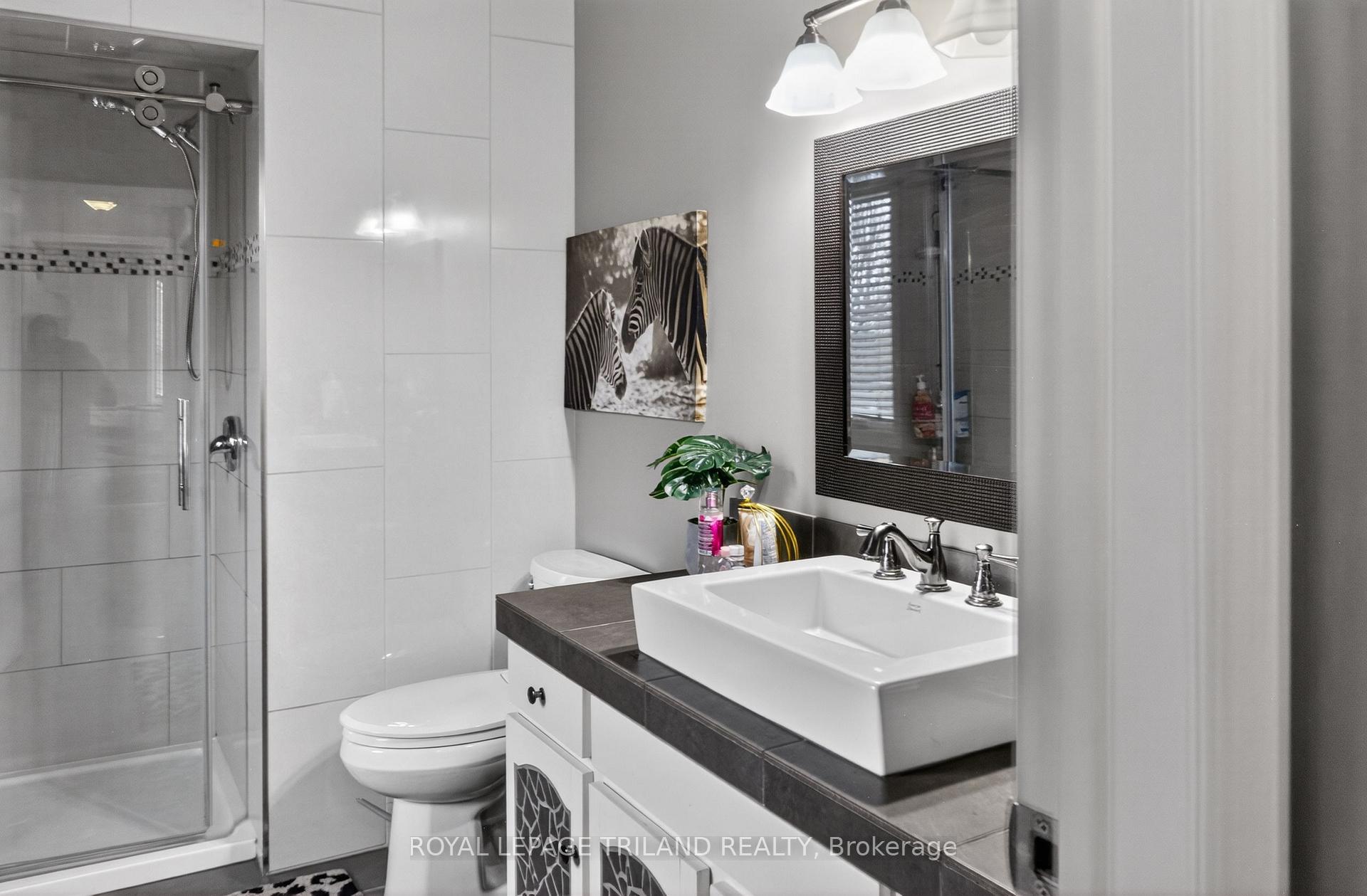 Photo 19 of 112 Clarendon Crescent, London, South P — HOMEH