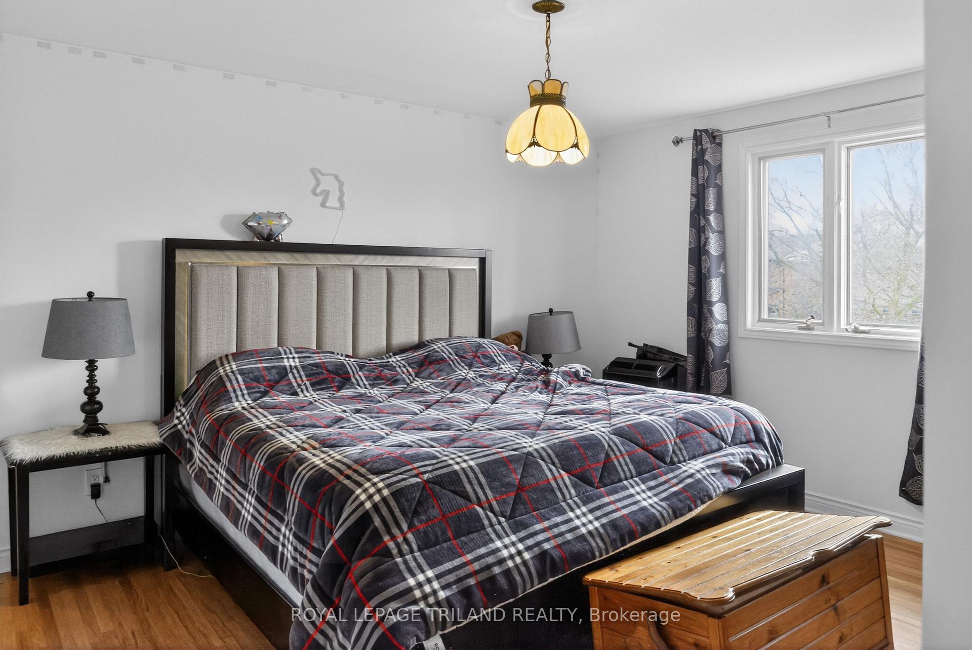 Photo 20 of 112 Clarendon Crescent, London, South P — HOMEH