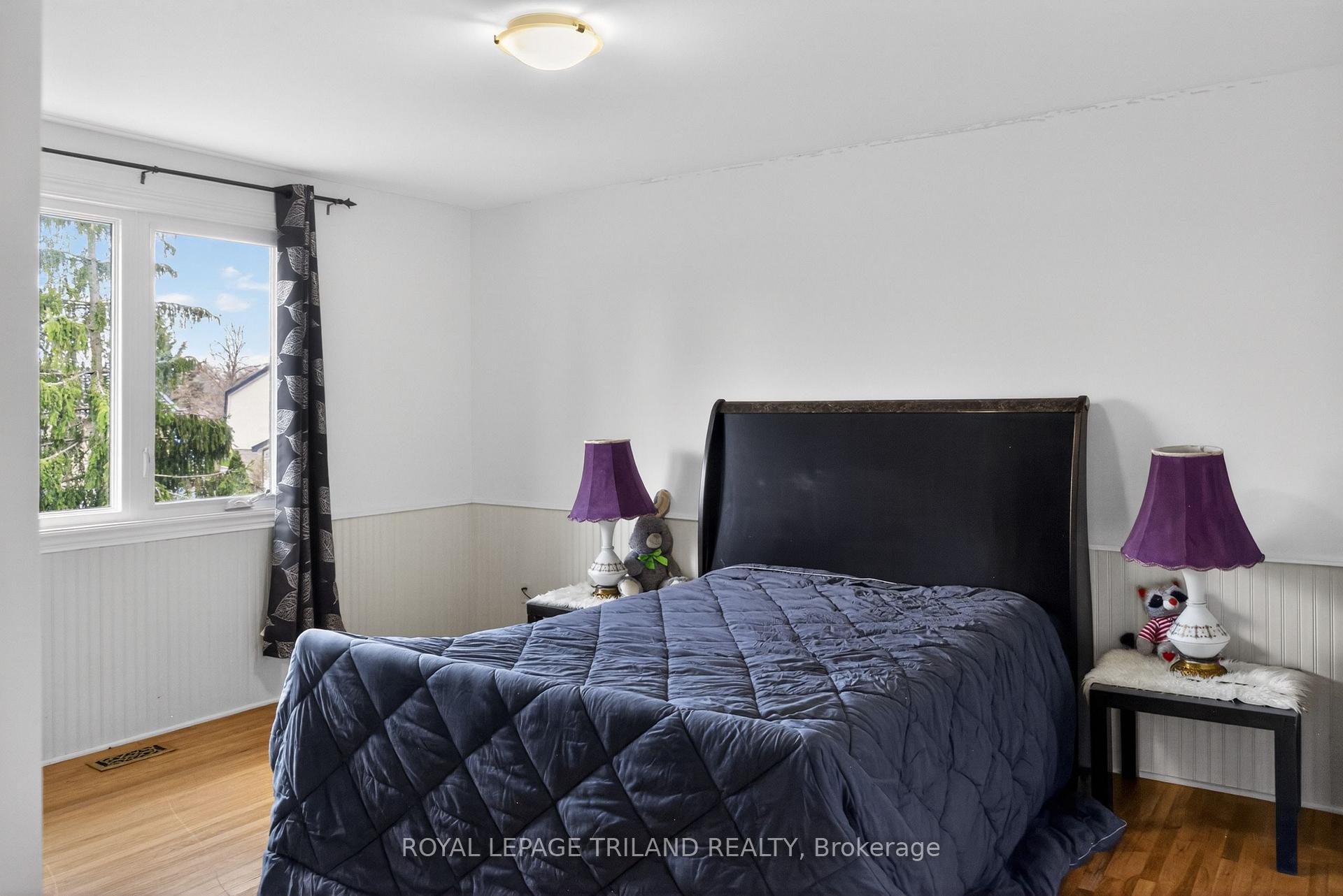 Photo 21 of 112 Clarendon Crescent, London, South P — HOMEH