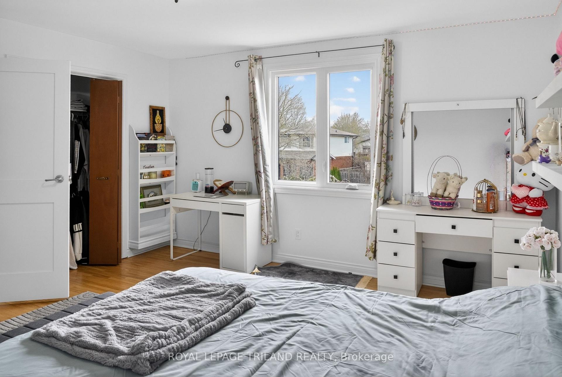 Photo 22 of 112 Clarendon Crescent, London, South P — HOMEH