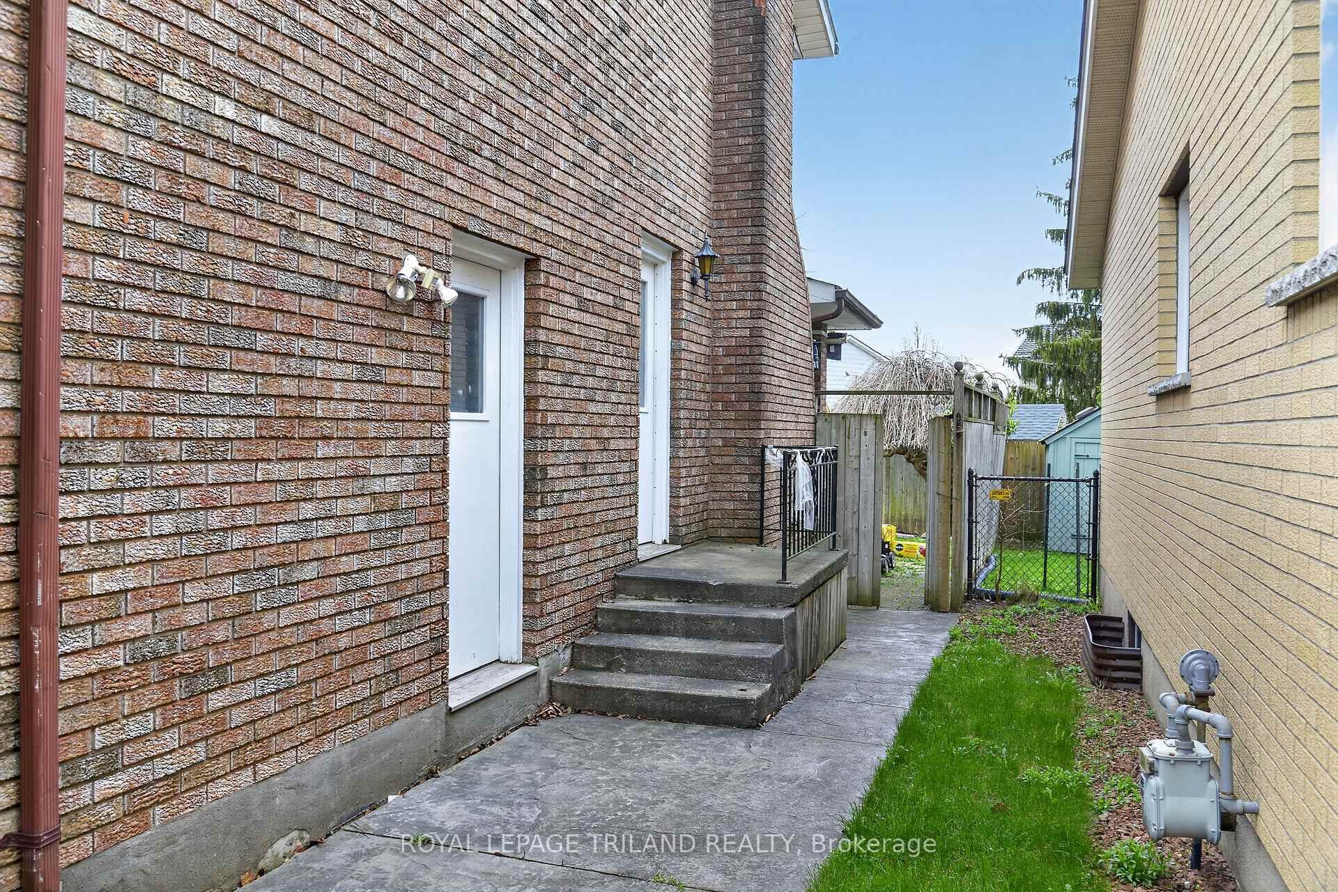 Photo 26 of 112 Clarendon Crescent, London, South P — HOMEH