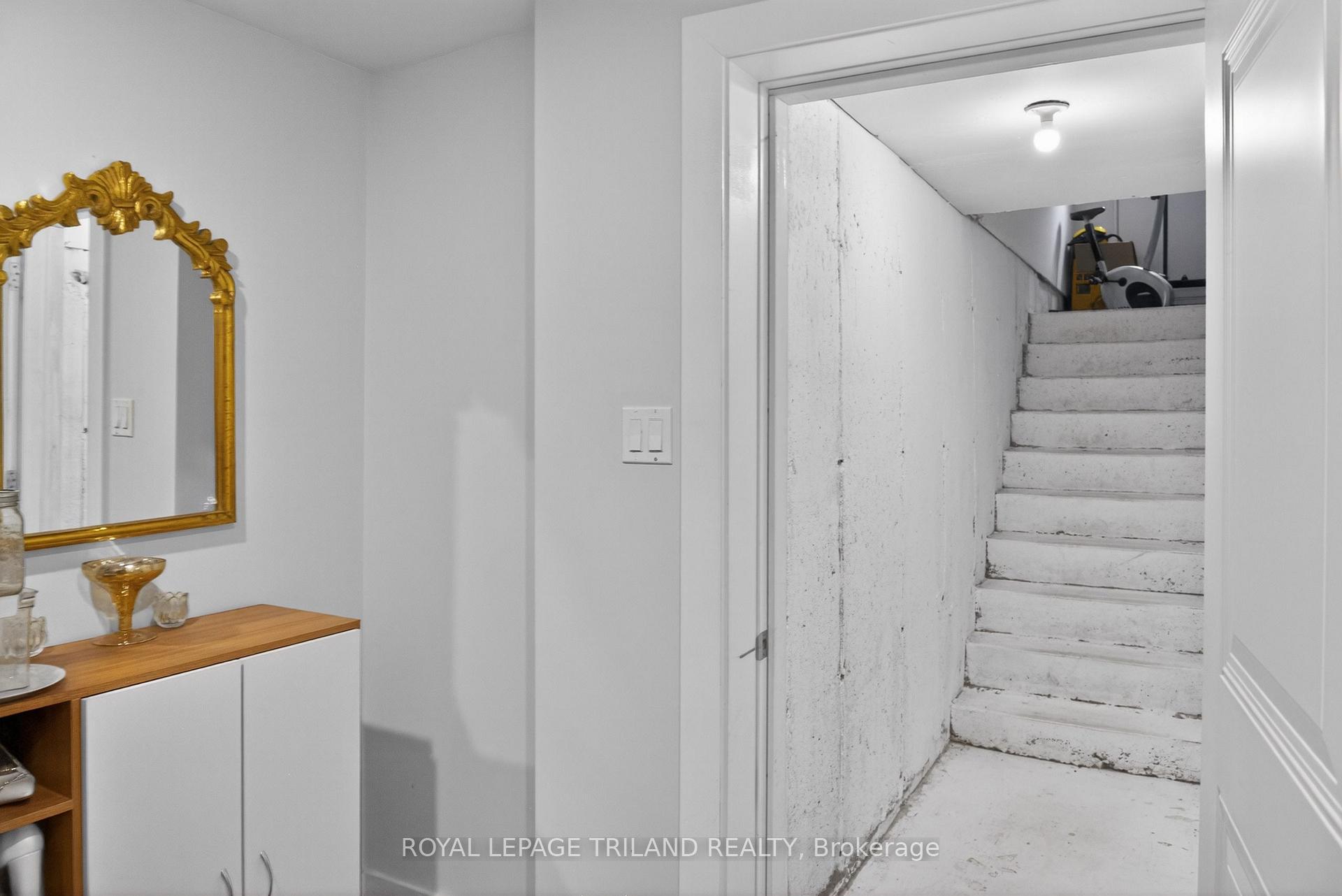 Photo 27 of 112 Clarendon Crescent, London, South P — HOMEH
