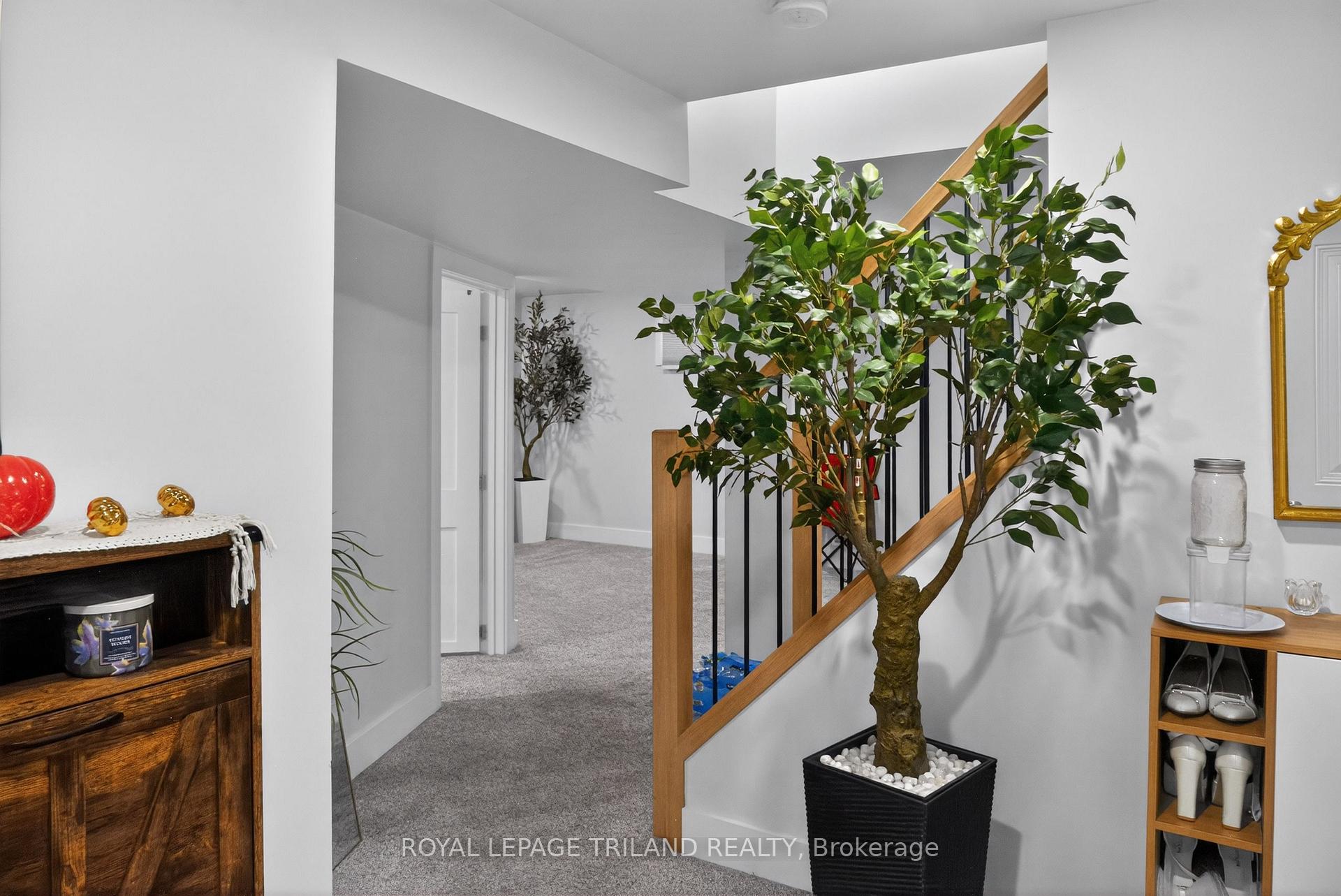 Photo 28 of 112 Clarendon Crescent, London, South P — HOMEH