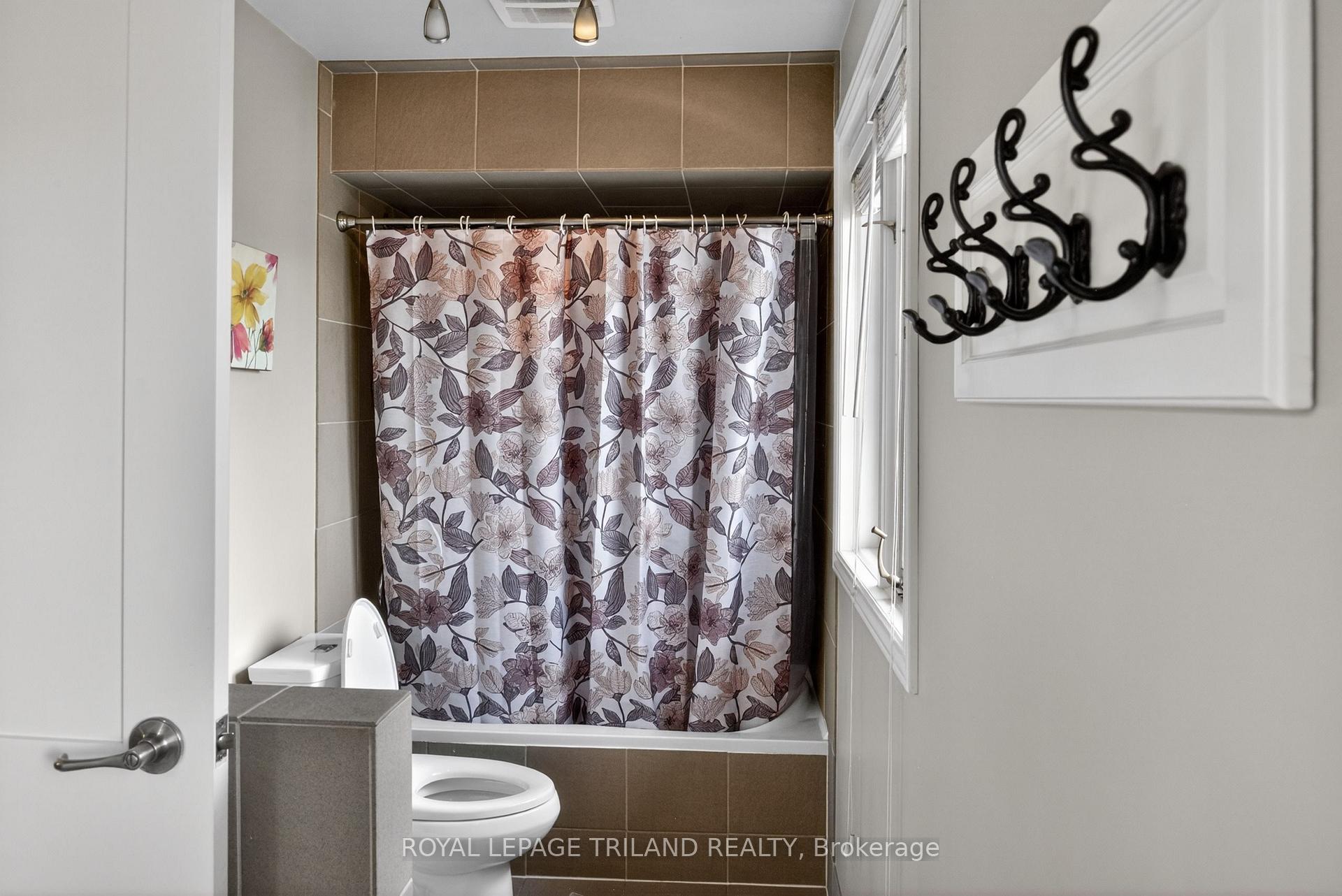 Photo 33 of 112 Clarendon Crescent, London, South P — HOMEH
