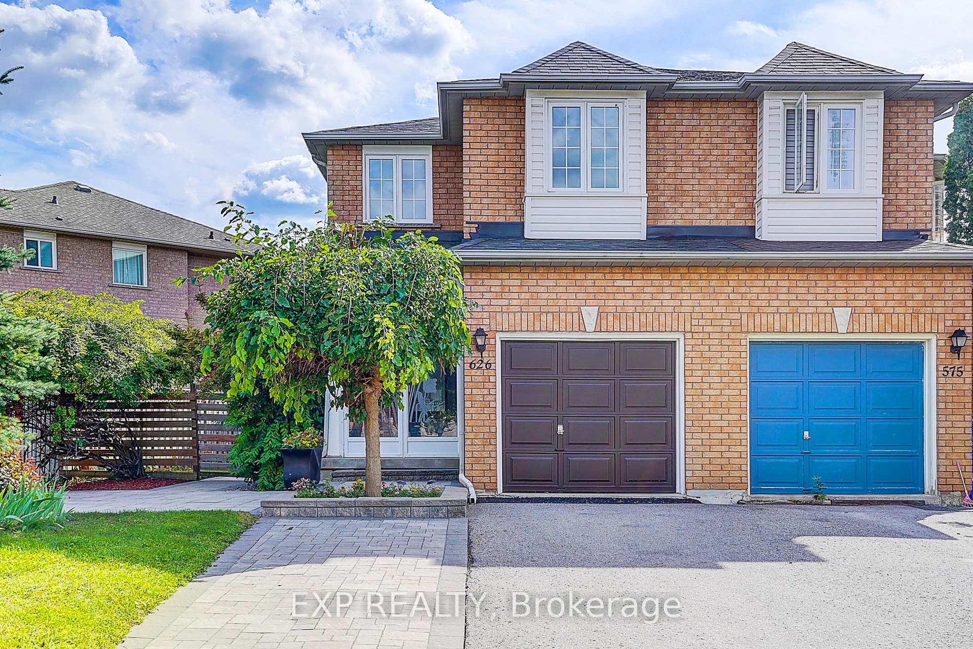 Photo 1 of 626 Walpole Crescent, Newmarket, Stonehaven-Wyndham — HOMEH