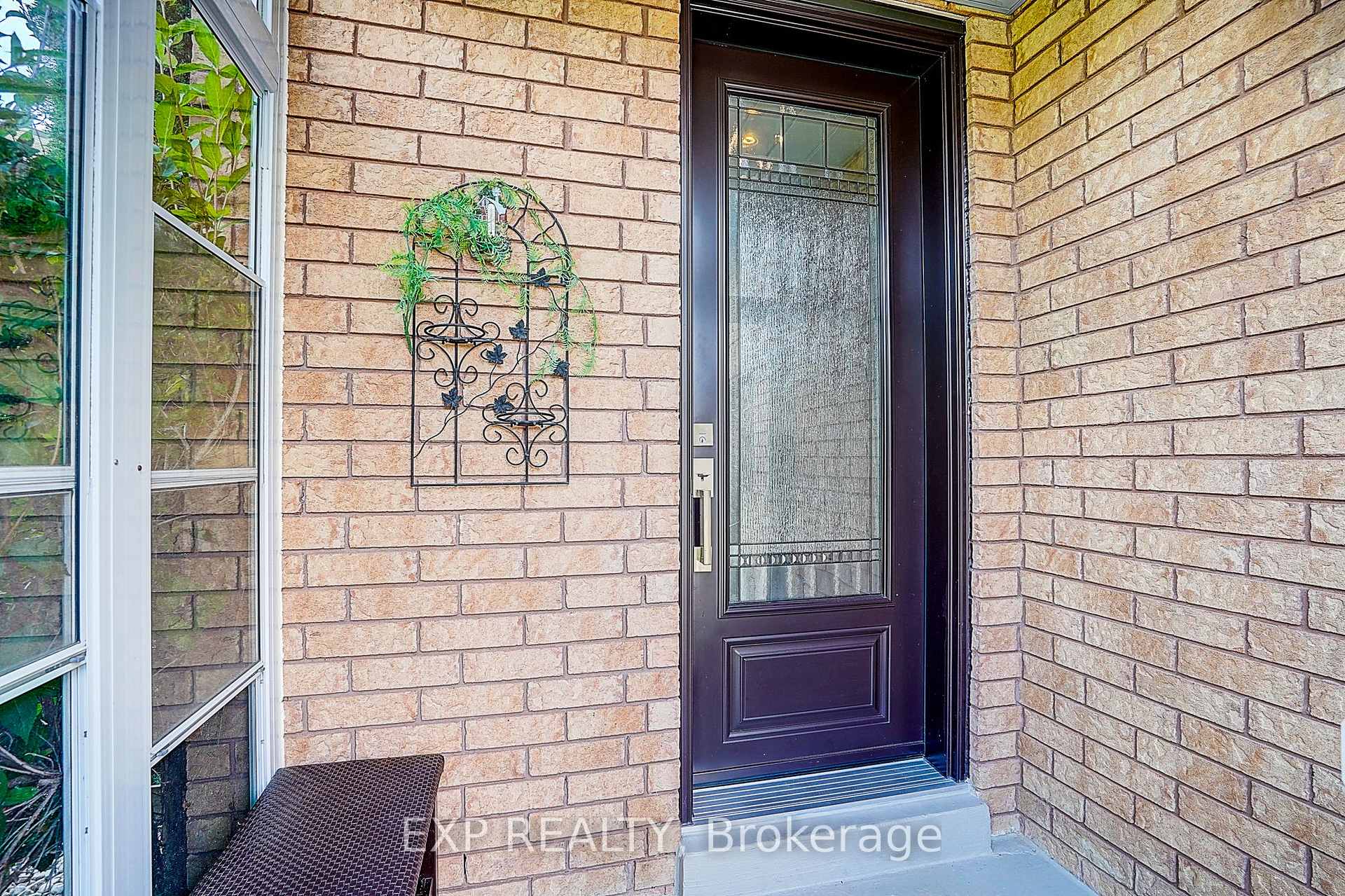 Photo 3 of 626 Walpole Crescent, Newmarket, Stonehaven-Wyndham — HOMEH
