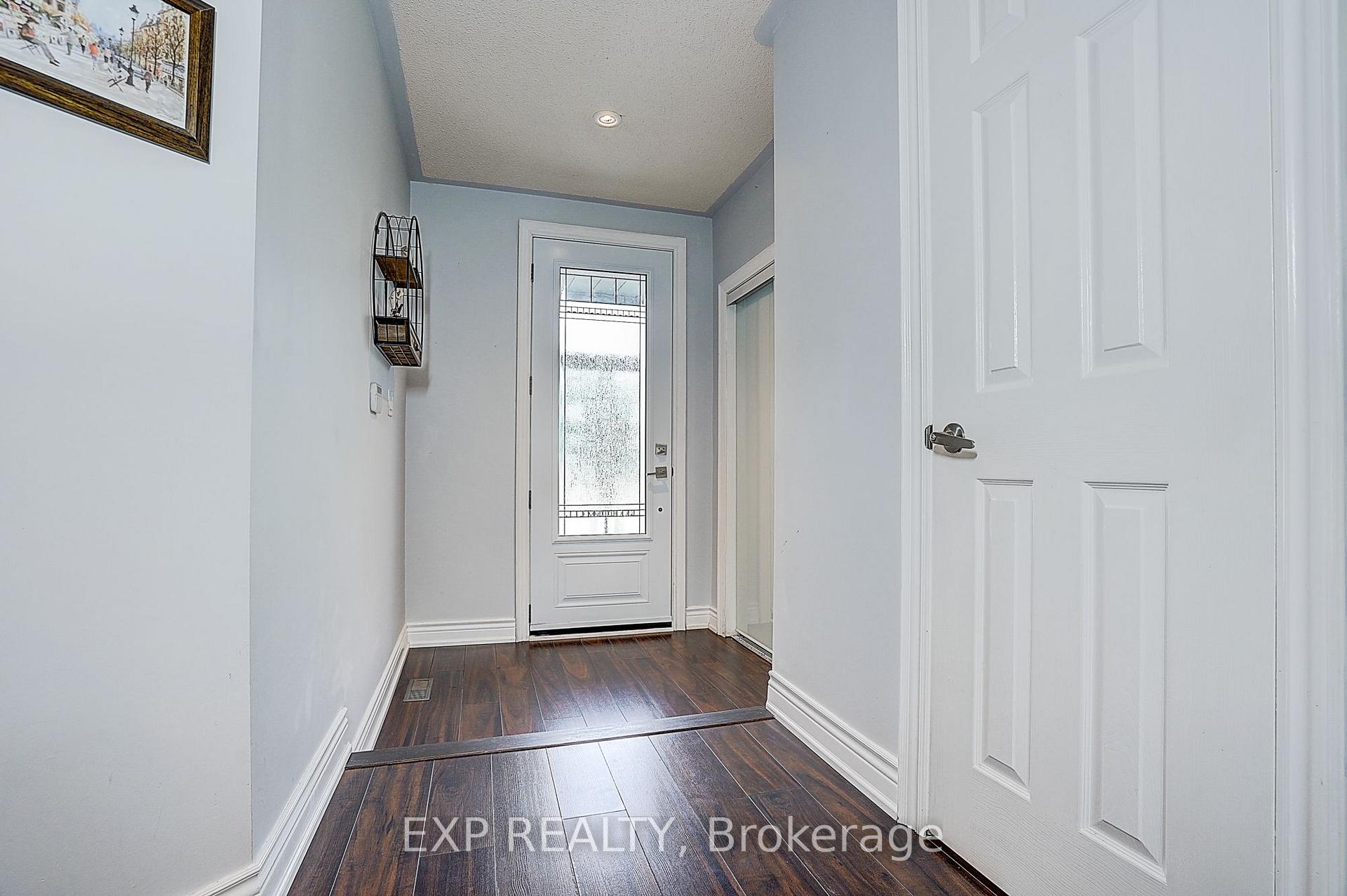 Photo 4 of 626 Walpole Crescent, Newmarket, Stonehaven-Wyndham — HOMEH