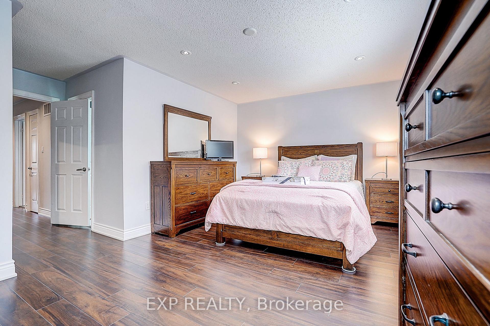 Photo 20 of 626 Walpole Crescent, Newmarket, Stonehaven-Wyndham — HOMEH