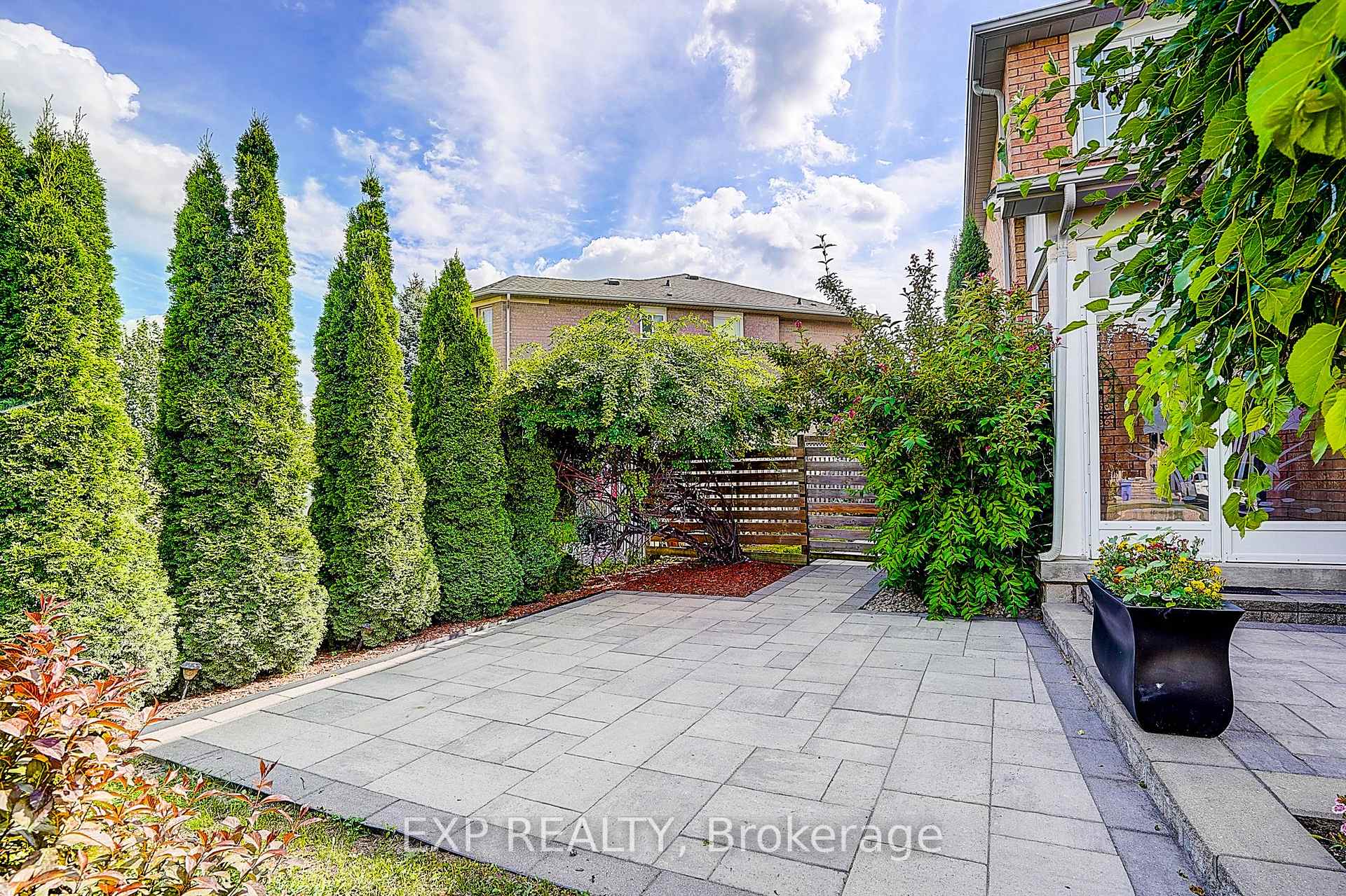 Photo 30 of 626 Walpole Crescent, Newmarket, Stonehaven-Wyndham — HOMEH