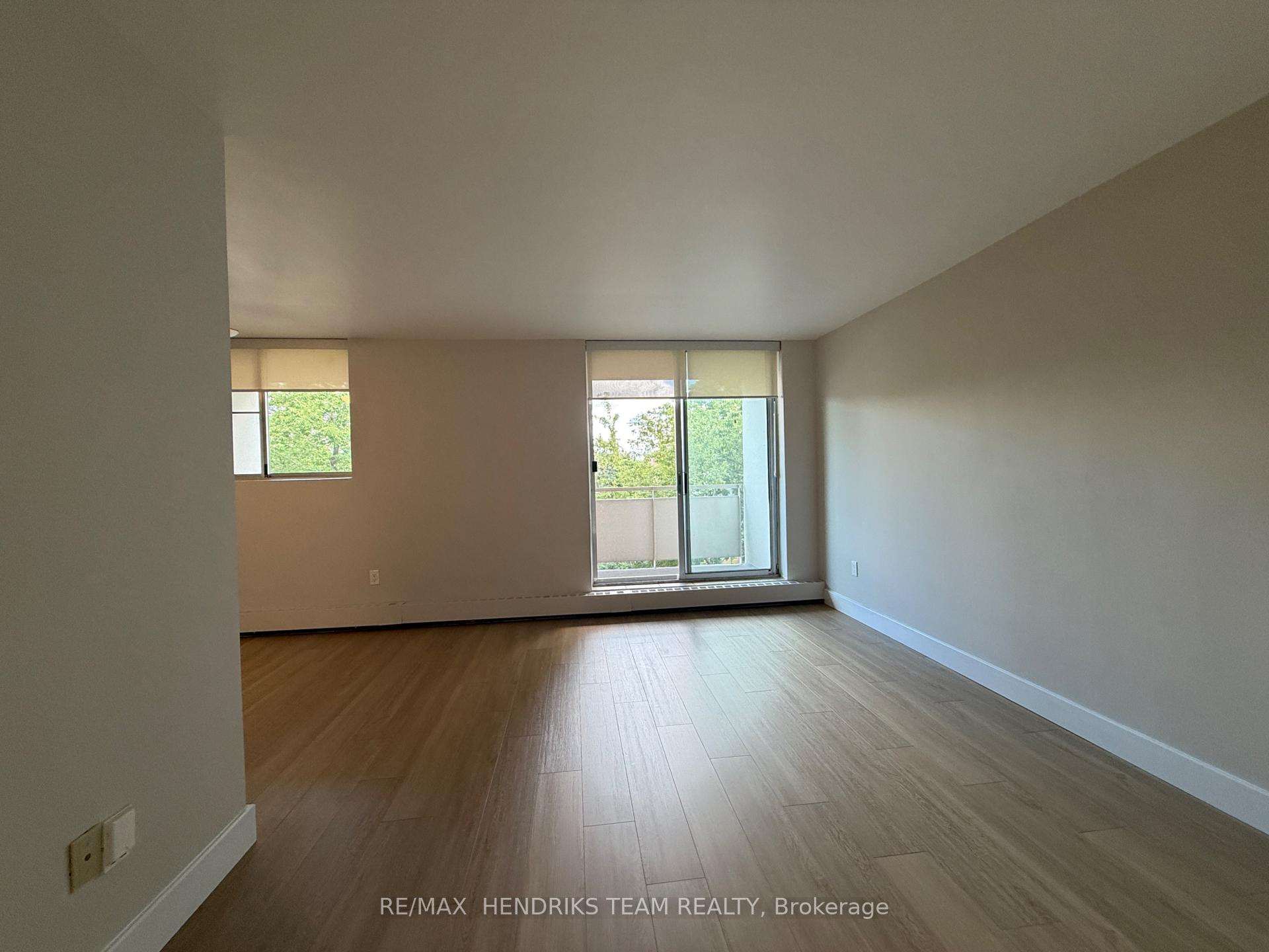 Photo 5 of Unit 302, 4982 Chrysler Avenue, Niagara Falls, Downtown — HOMEH