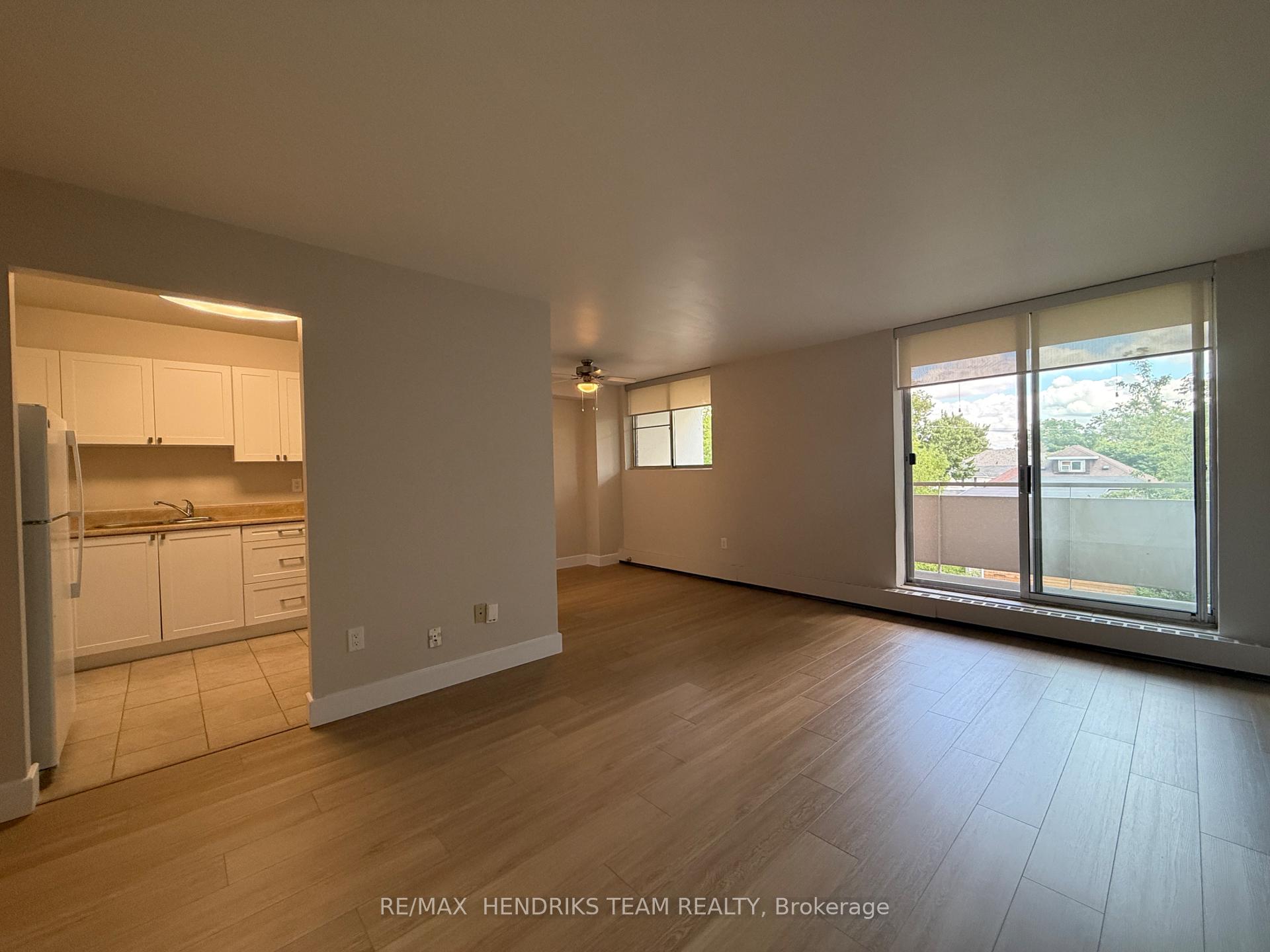 Photo 6 of Unit 302, 4982 Chrysler Avenue, Niagara Falls, Downtown — HOMEH